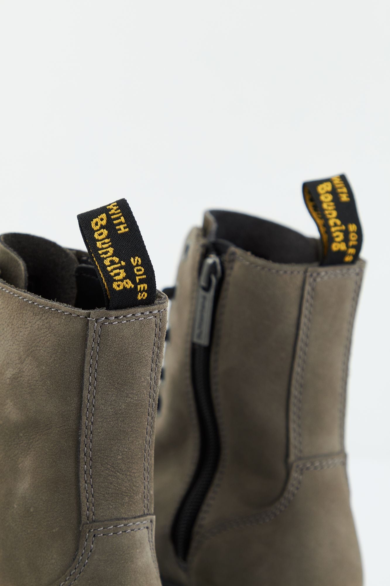 DR. MARTENS JADON en color MARRON (4)