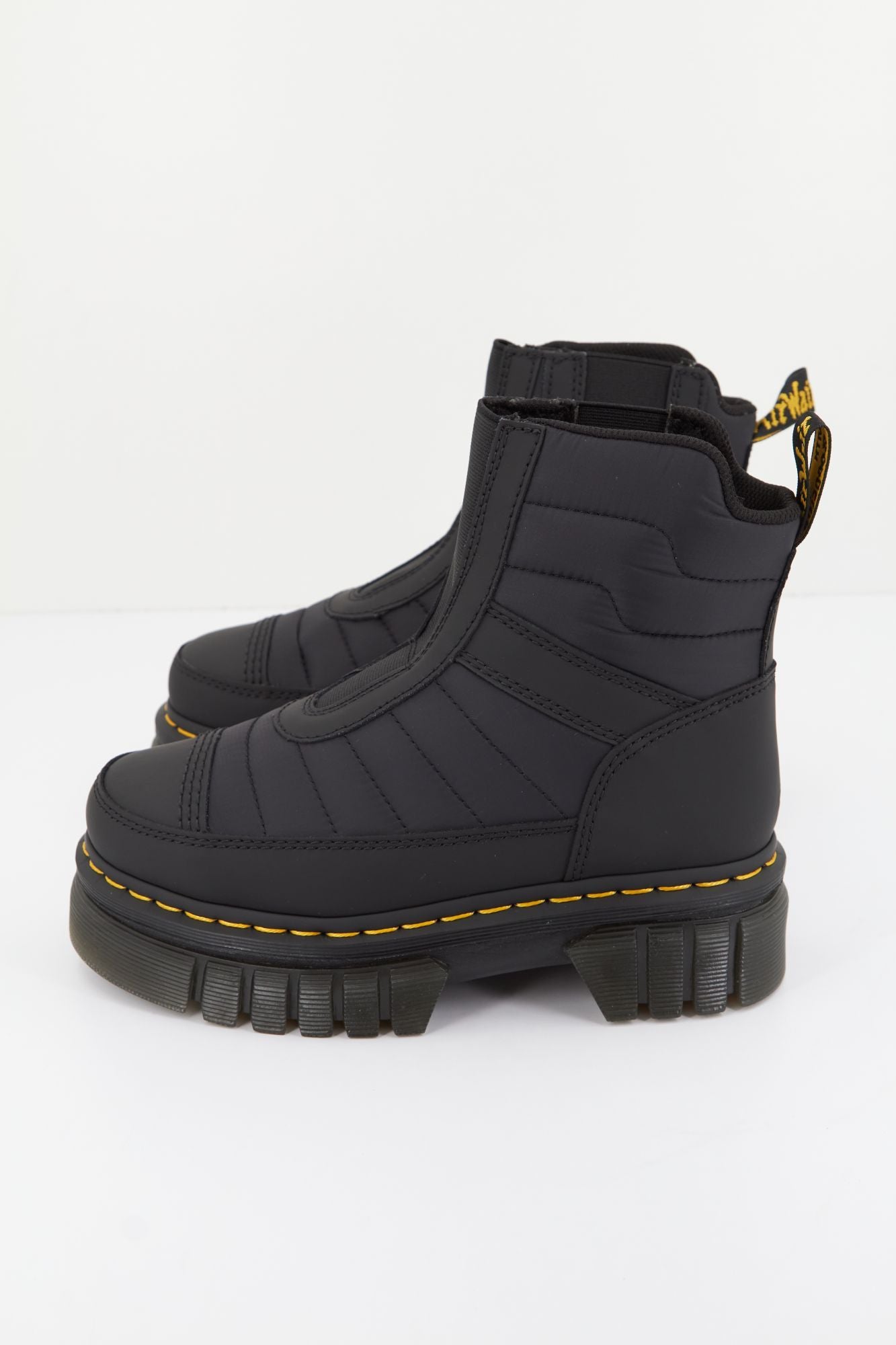 DR. MARTENS AUDRICK CHELSEA QLTD en color NEGRO (1)