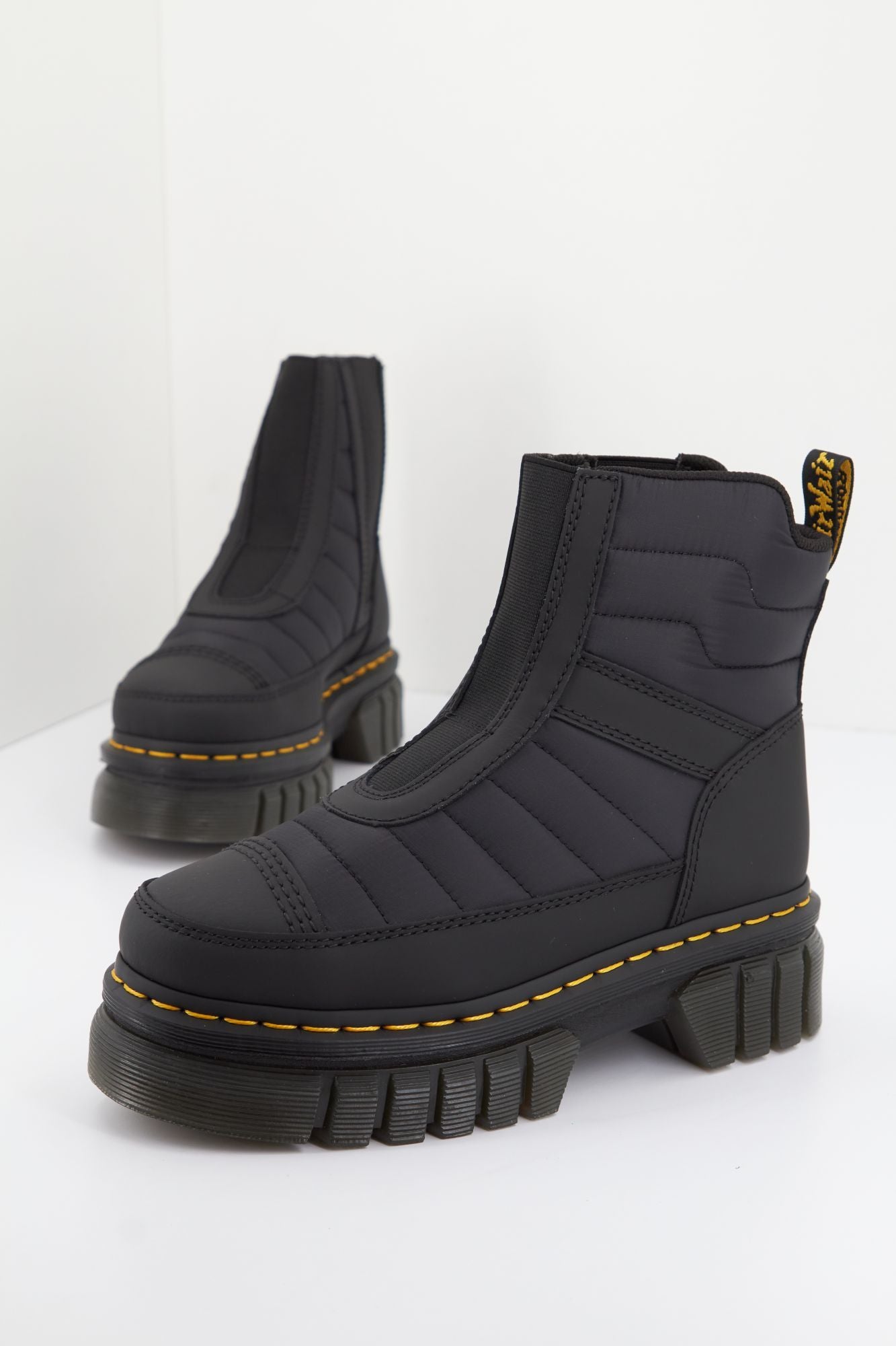 DR. MARTENS AUDRICK CHELSEA QLTD en color NEGRO (2)