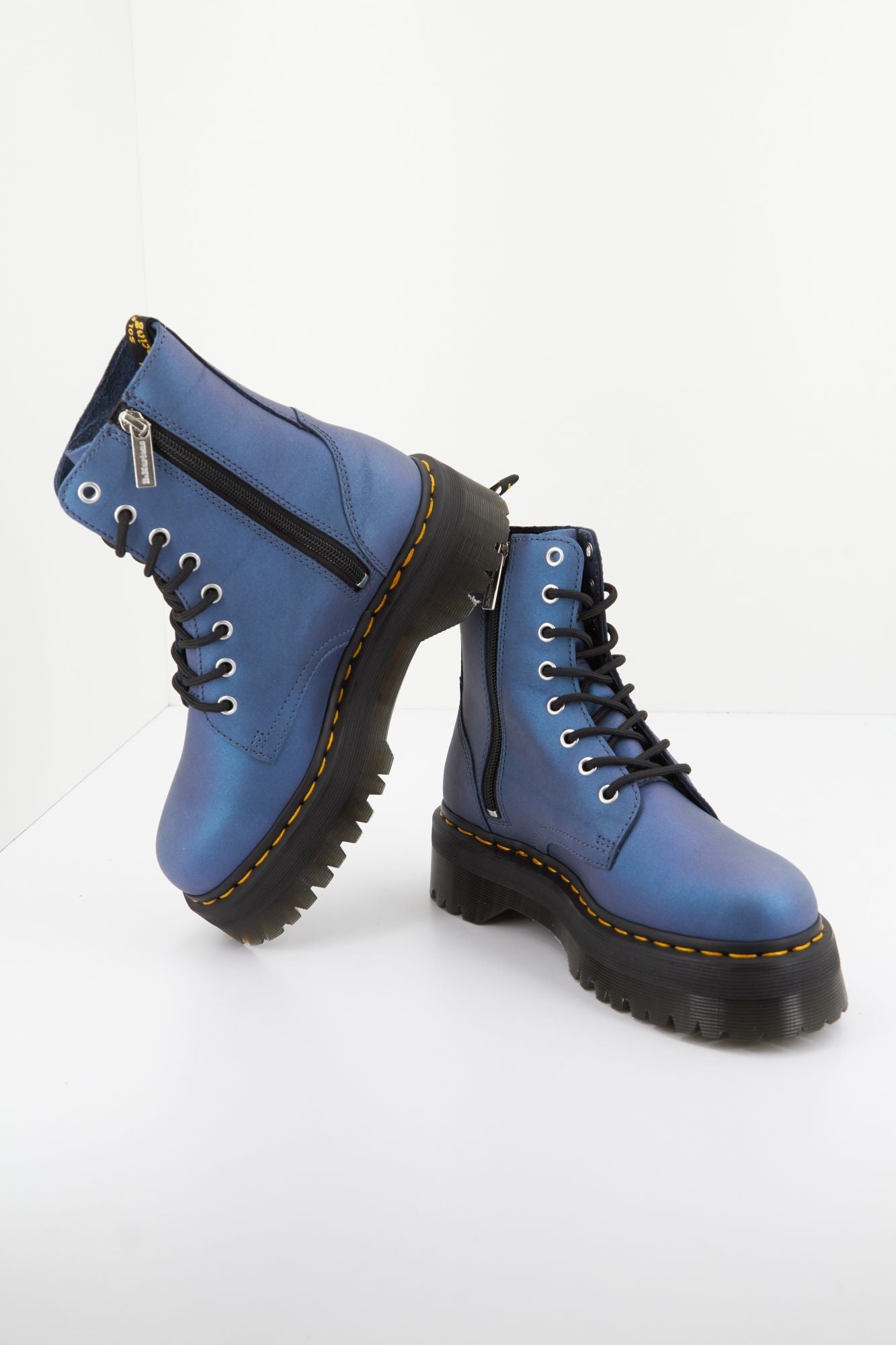 DR. MARTENS JADON PULL UP en color AZUL (2)