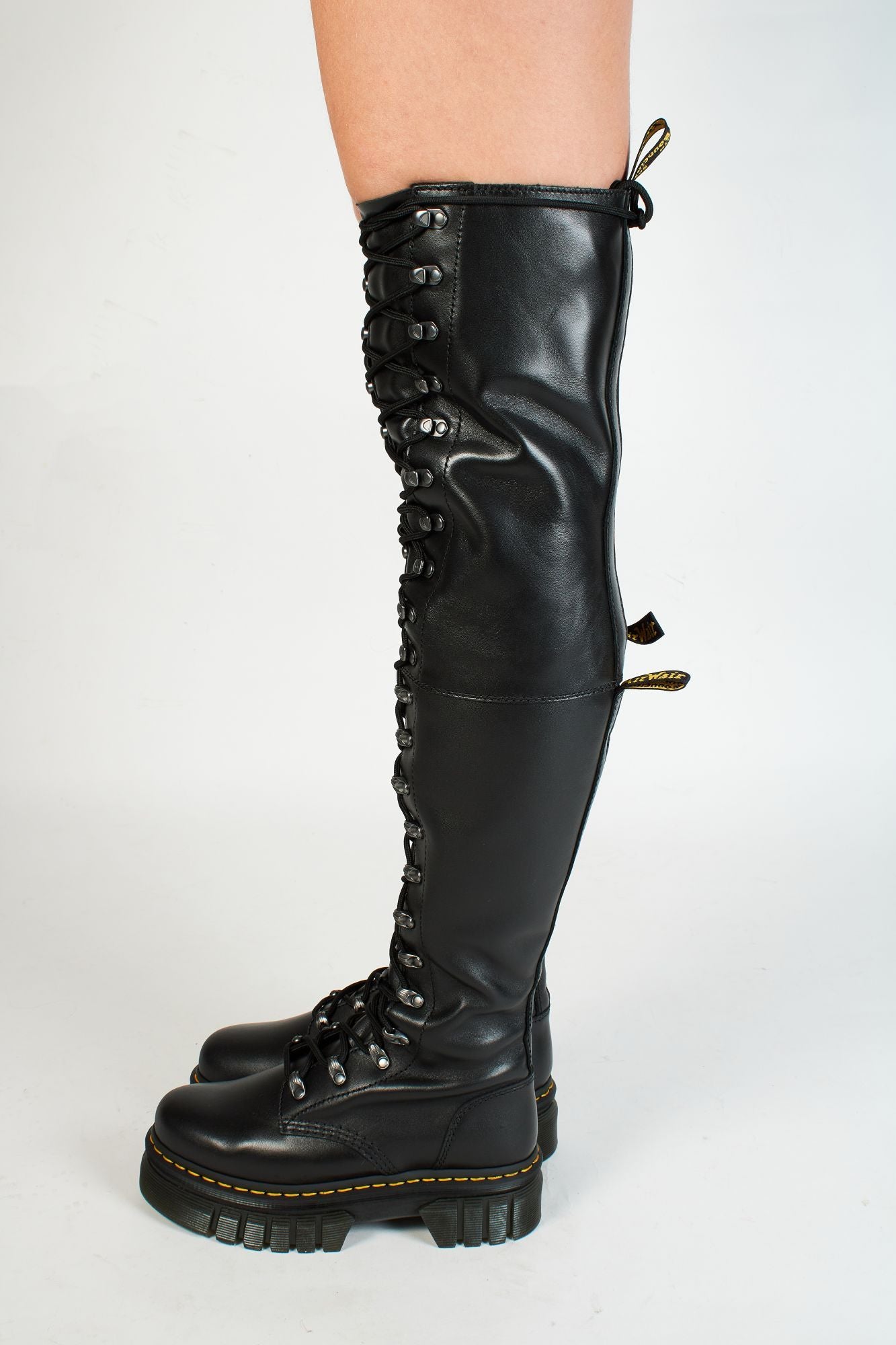 DR. MARTENS AUDRICK 22I XTRM LACE en color NEGRO (1)