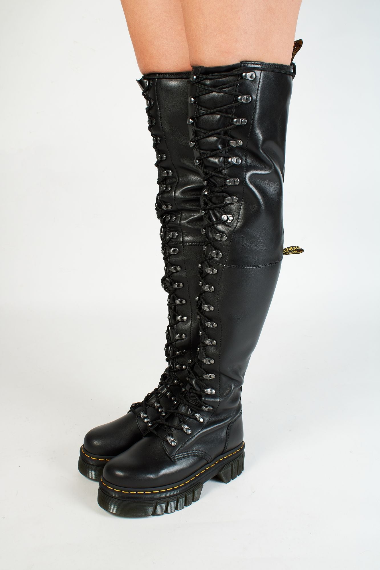 DR. MARTENS AUDRICK 22I XTRM LACE en color NEGRO (2)