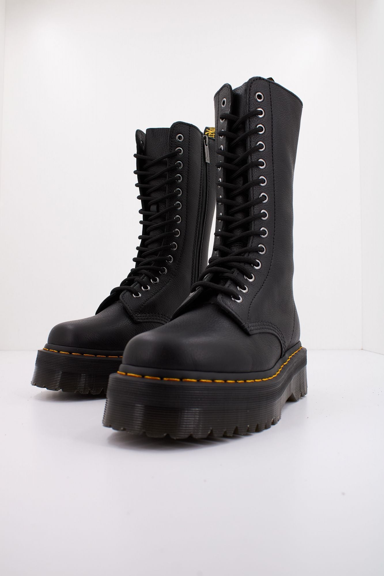 DR. MARTENS QUAD en color NEGRO (2)