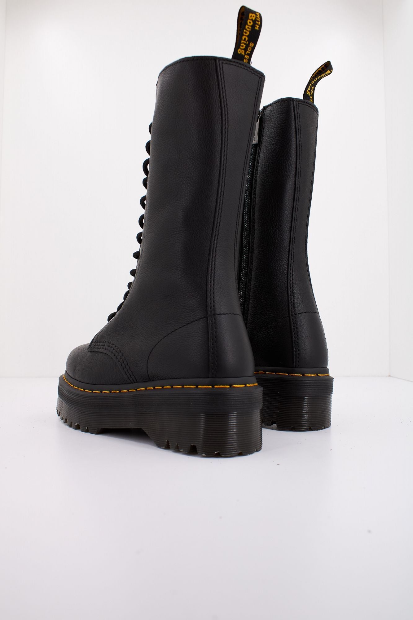 DR. MARTENS QUAD en color NEGRO (3)