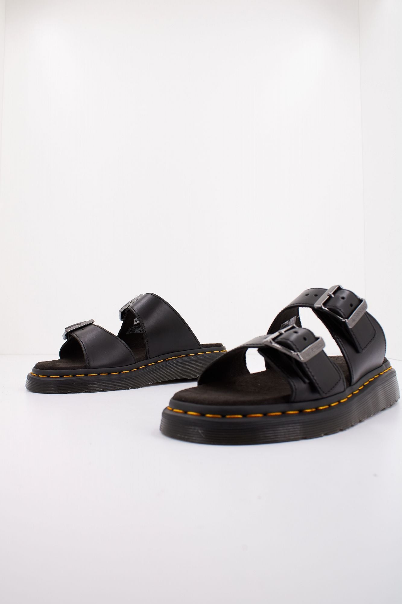 DR. MARTENS DM JOSEF en color NEGRO (2)