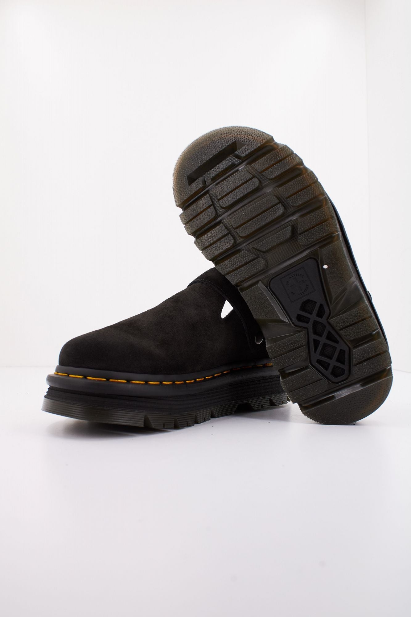 DR. MARTENS DM ZEBZAG en color NEGRO (4)