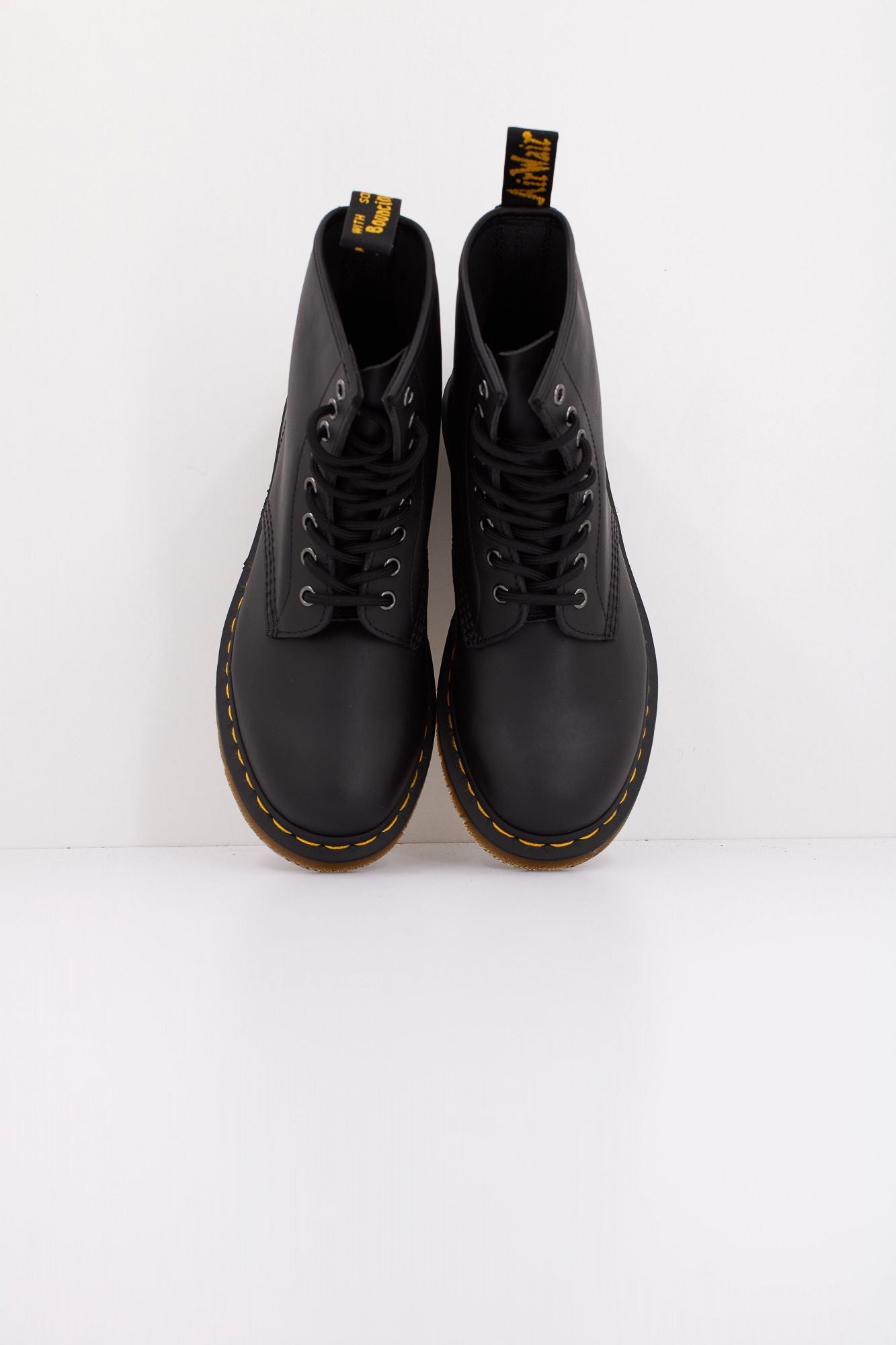 DR. MARTENS 1460 en color NEGRO (3)