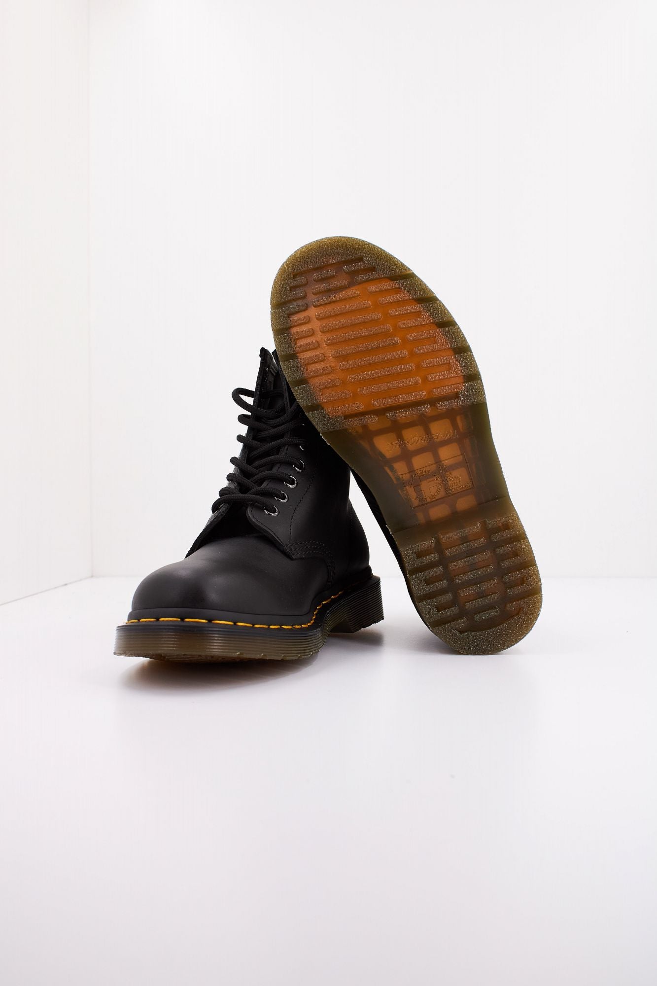 DR. MARTENS 1460 en color NEGRO (5)
