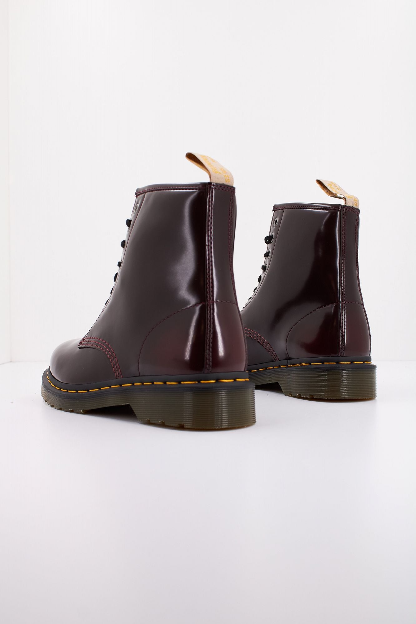 DR. MARTENS VEGAN 1460 en color ROJO (4)