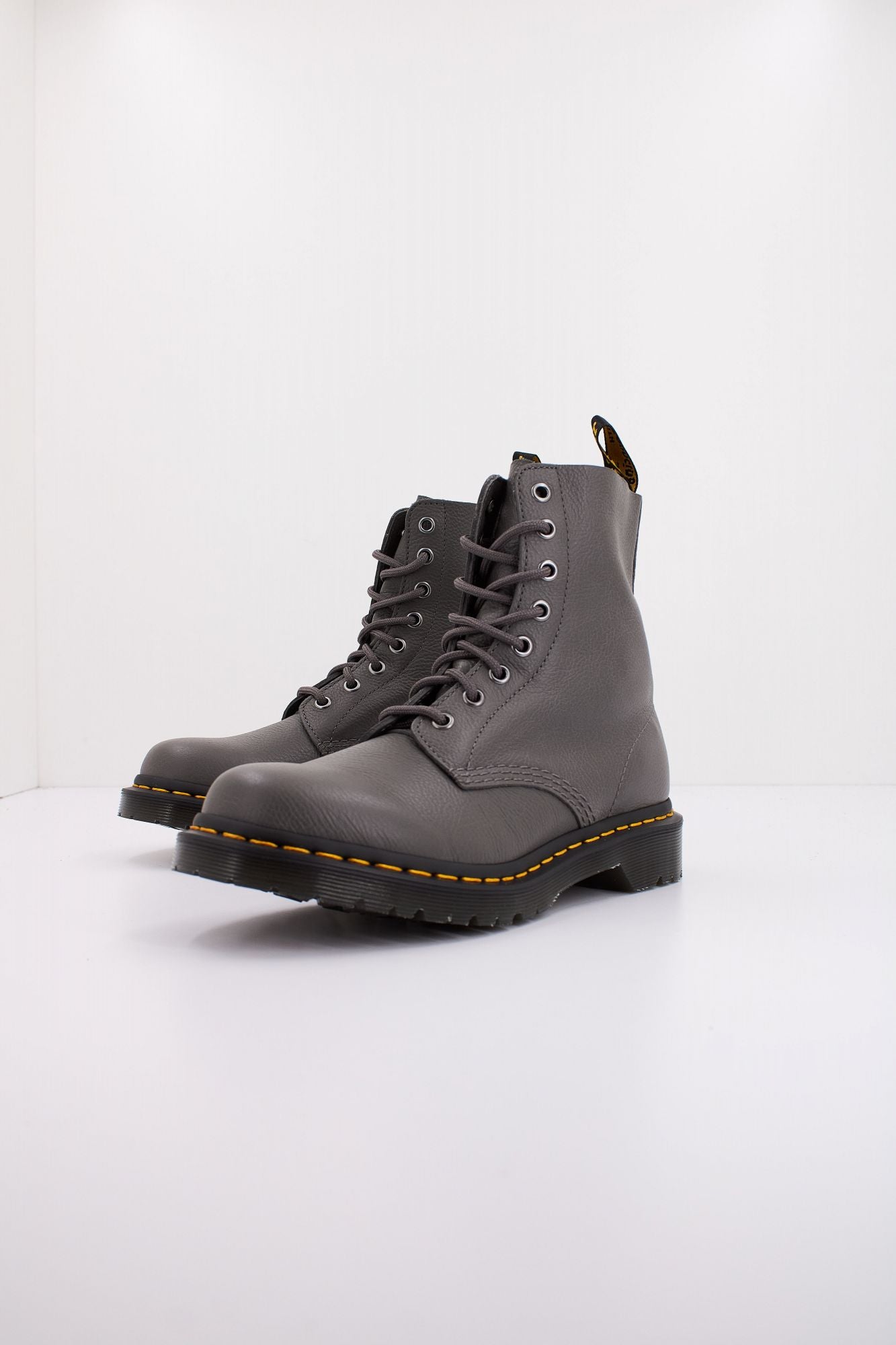 DR. MARTENS PASCAL en color GRIS (2)