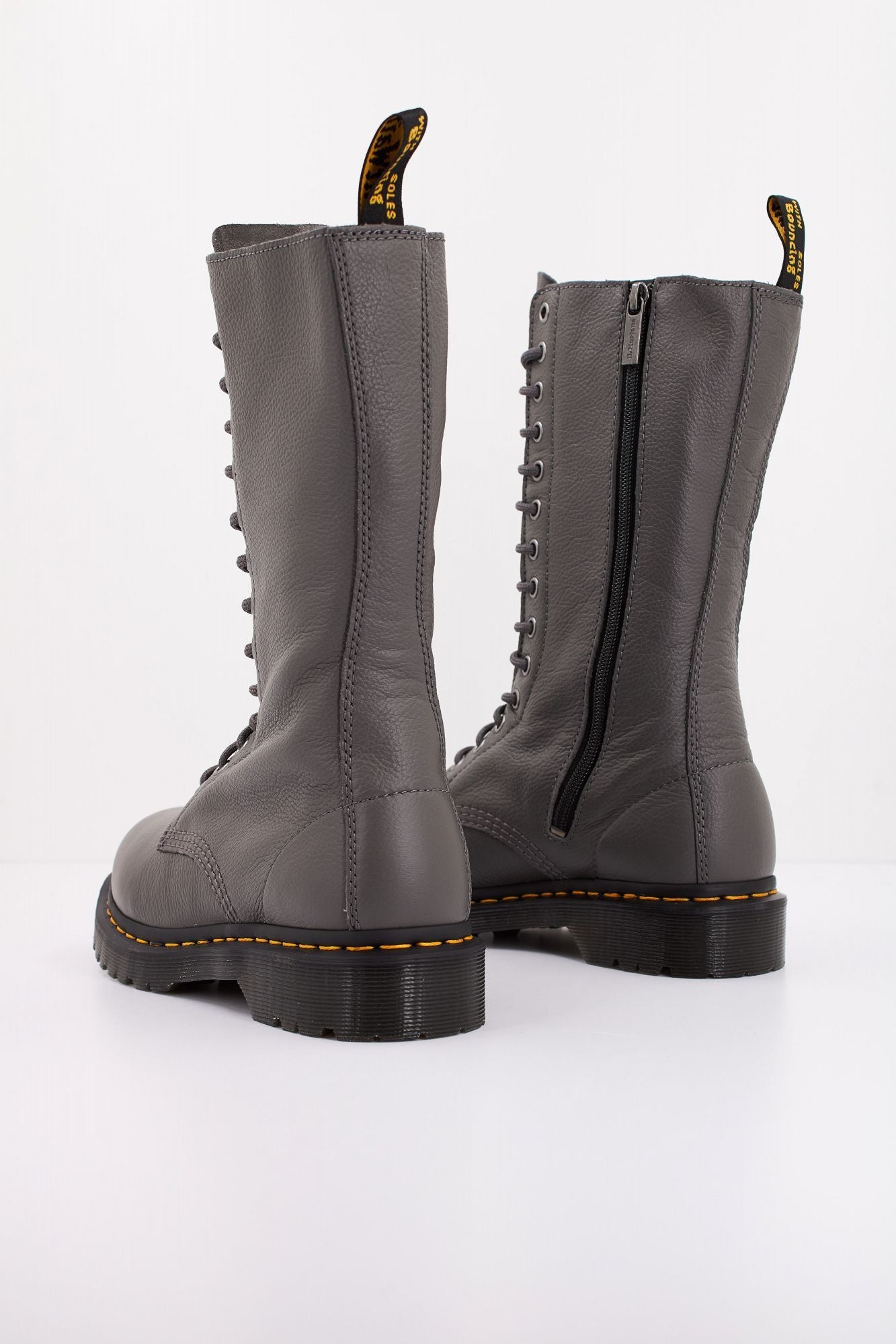 DR. MARTENS 1B99 en color GRIS (4)