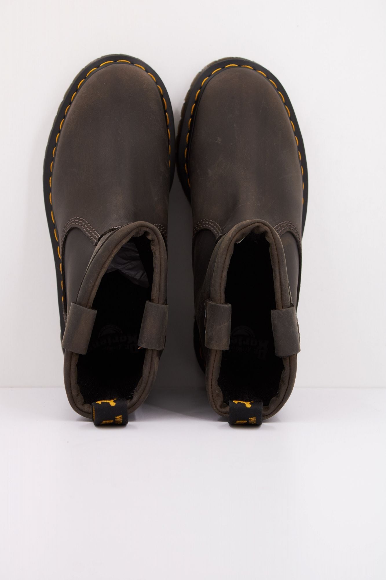 DR. MARTENS ANISTONE LO en color GRIS (5)