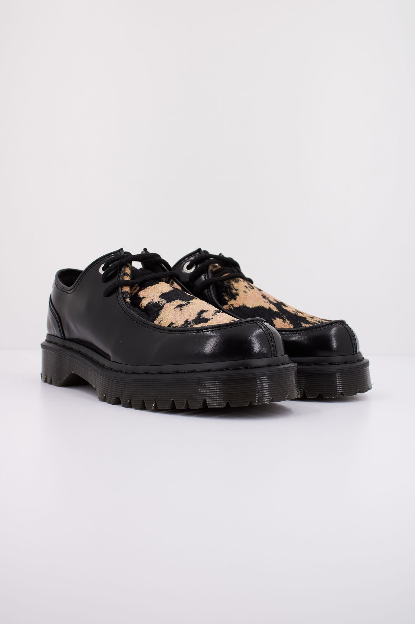 DR. MARTENS ZEFFIR 3I en color NEGRO (2)