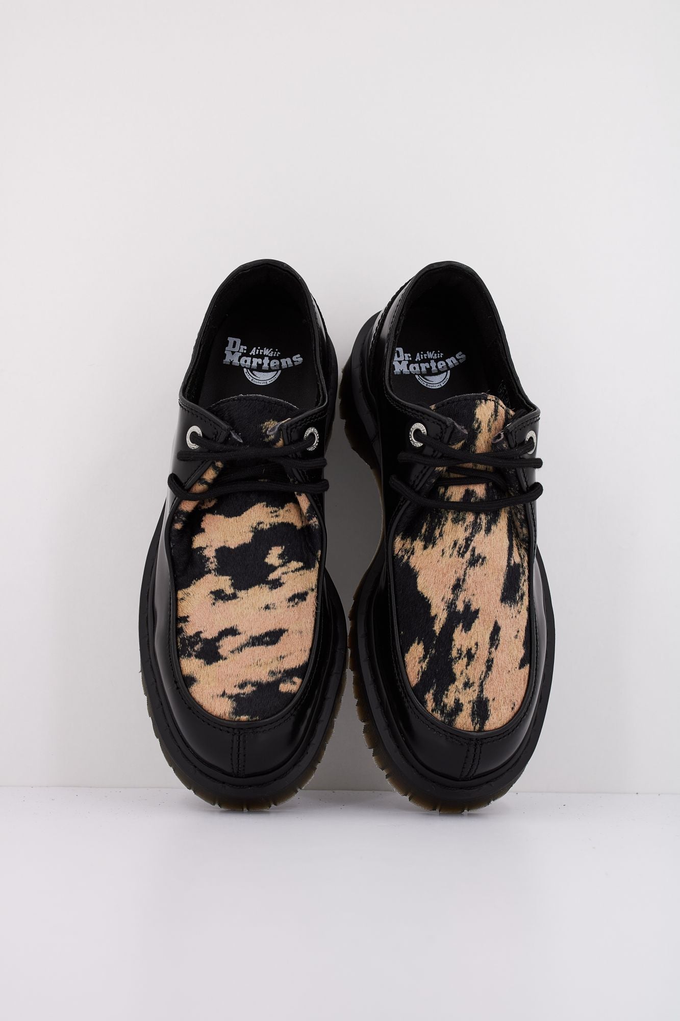 DR. MARTENS ZEFFIR 3I en color NEGRO (3)