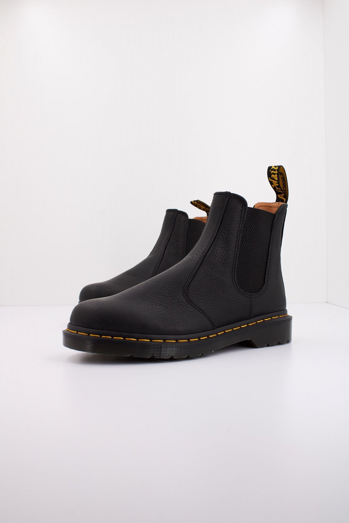 DR. MARTENS 2976 Chelsea Ambassador en color NEGRO (2)