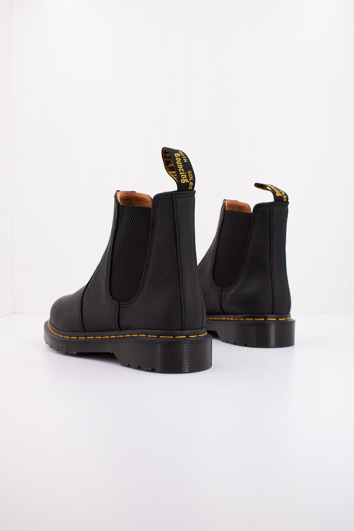 DR. MARTENS 2976 Chelsea Ambassador en color NEGRO (4)
