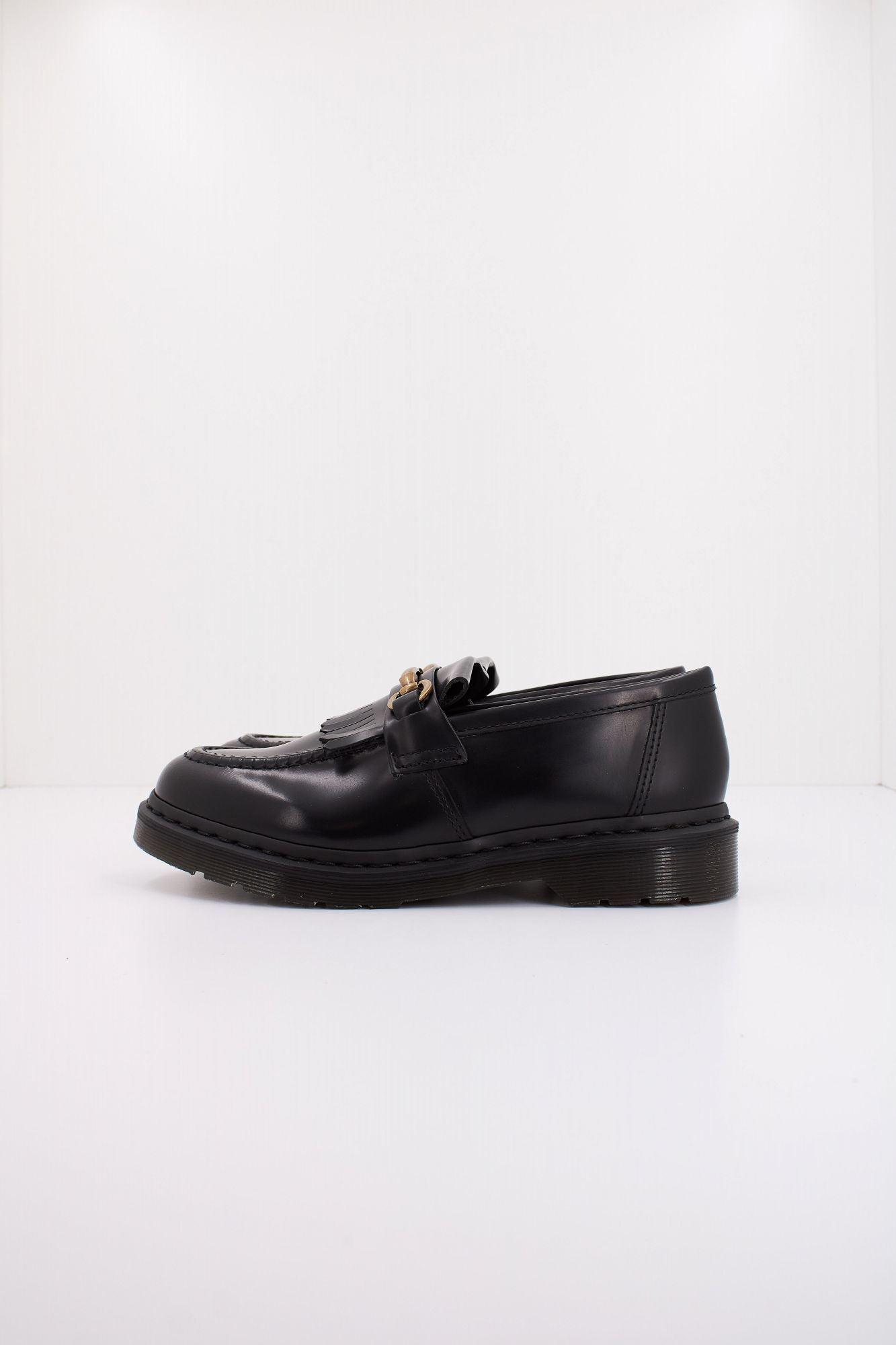 DR. MARTENS ADRIAN SNAFFLE en color NEGRO (1)