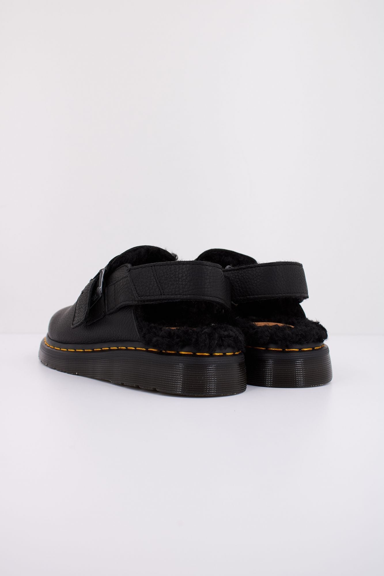 DR. MARTENS JORGE ll FL en color NEGRO (4)