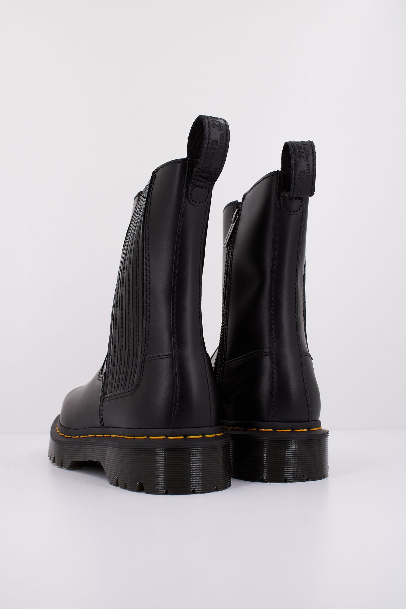DR. MARTENS AMAAYAH LO en color NEGRO (4)