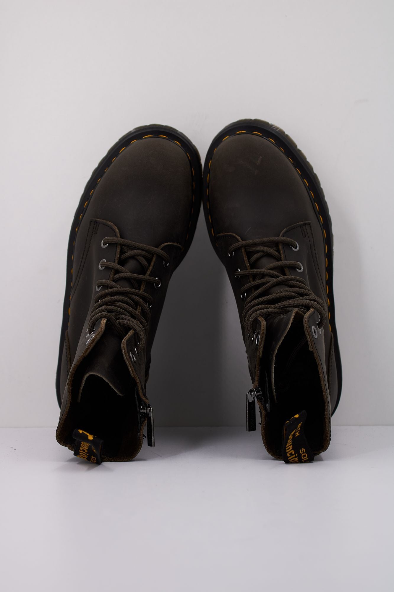 DR. MARTENS JADON en color GRIS (3)