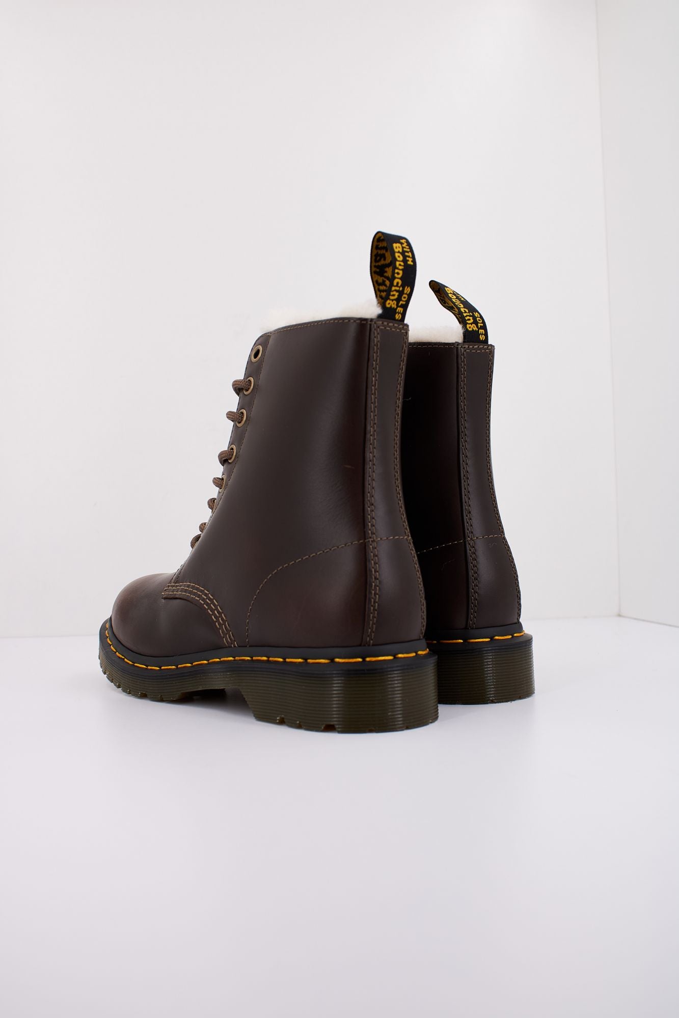 DR. MARTENS PASCAL SERENA en color MARRON (4)