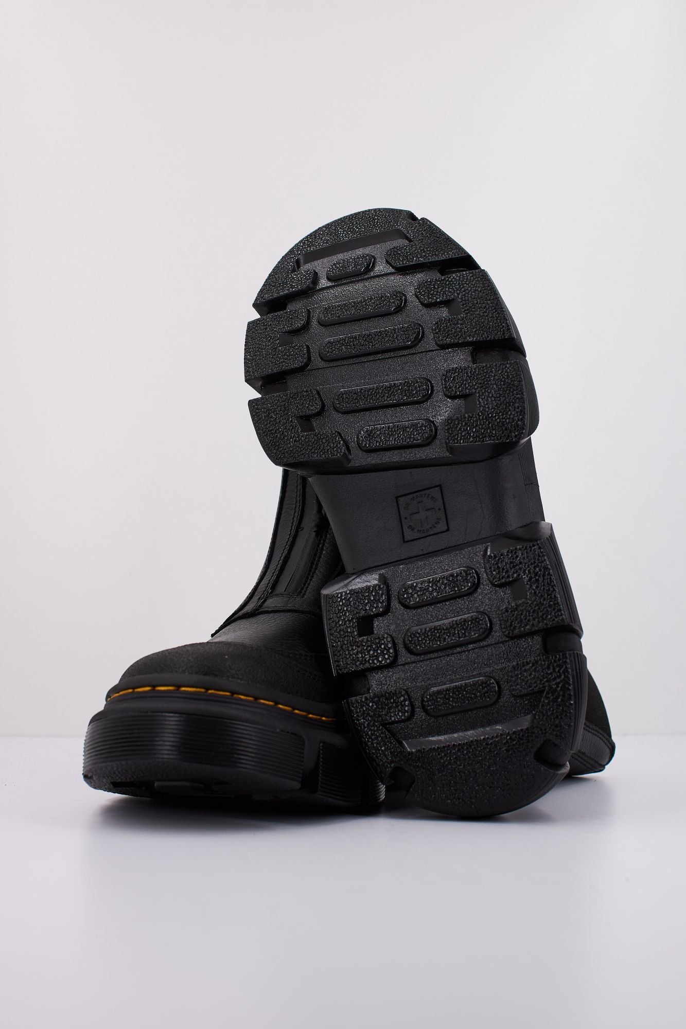 DR. MARTENS DMXL ZIP en color NEGRO (5)