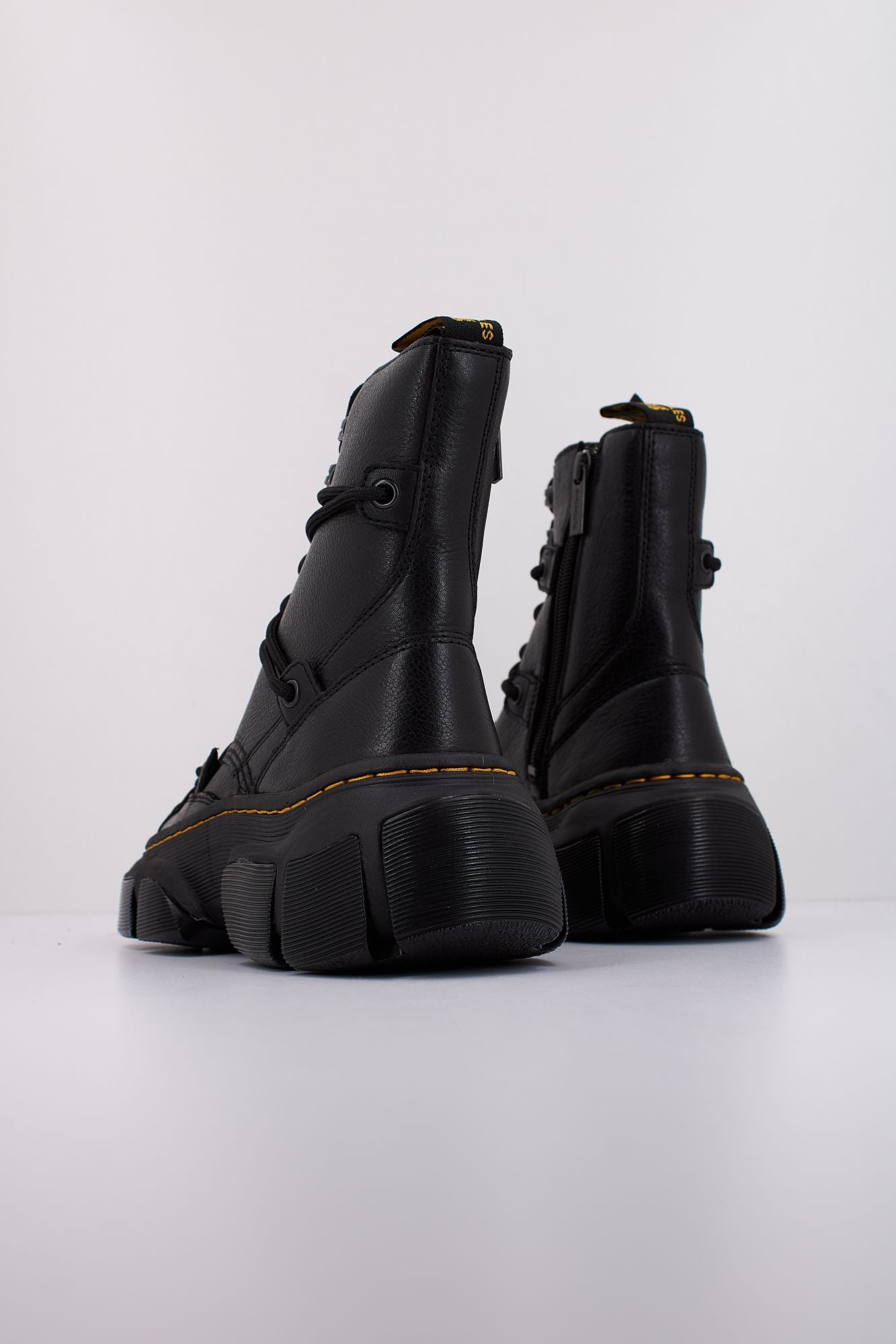 DR. MARTENS DMXL LACE en color NEGRO (4)