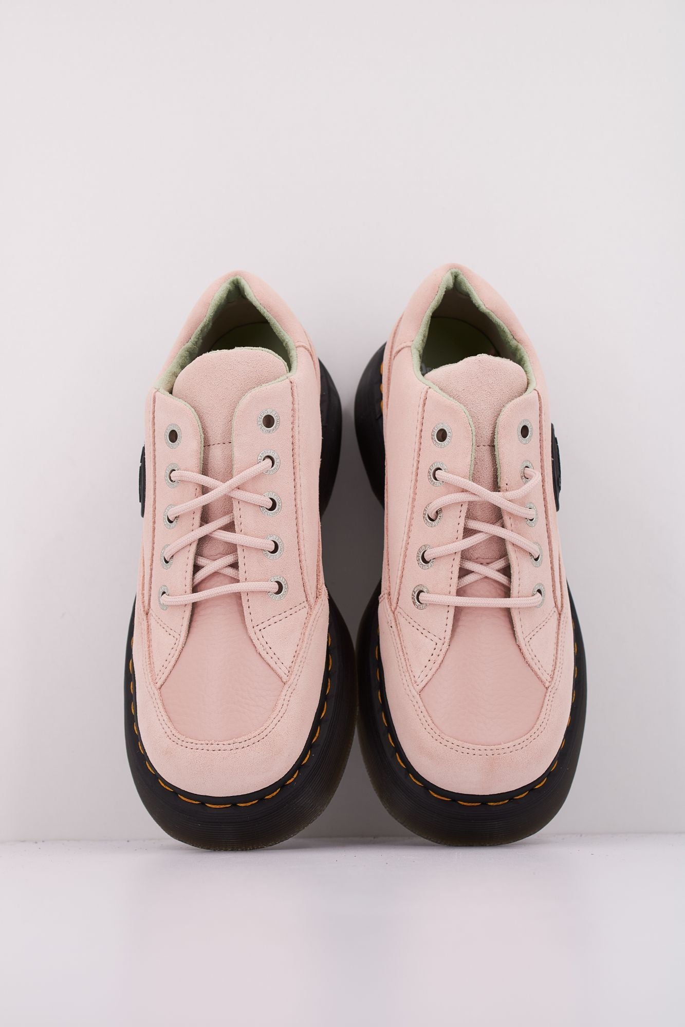 DR. MARTENS BUZZ en color ROSA (3)