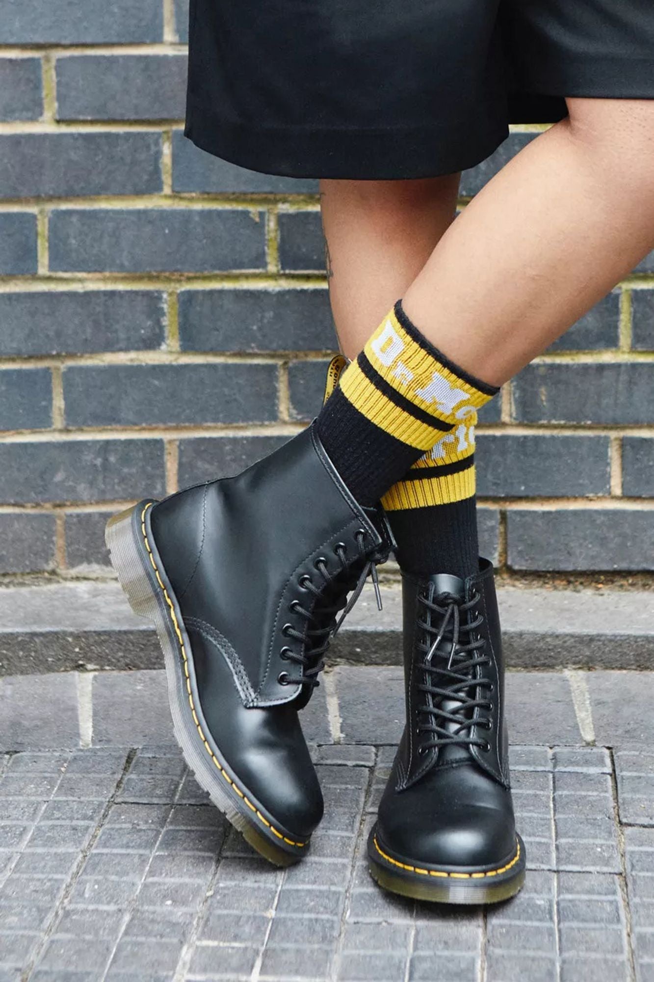 DR. MARTENS ATHLETIC LOGO SOCK en color NEGRO (3)