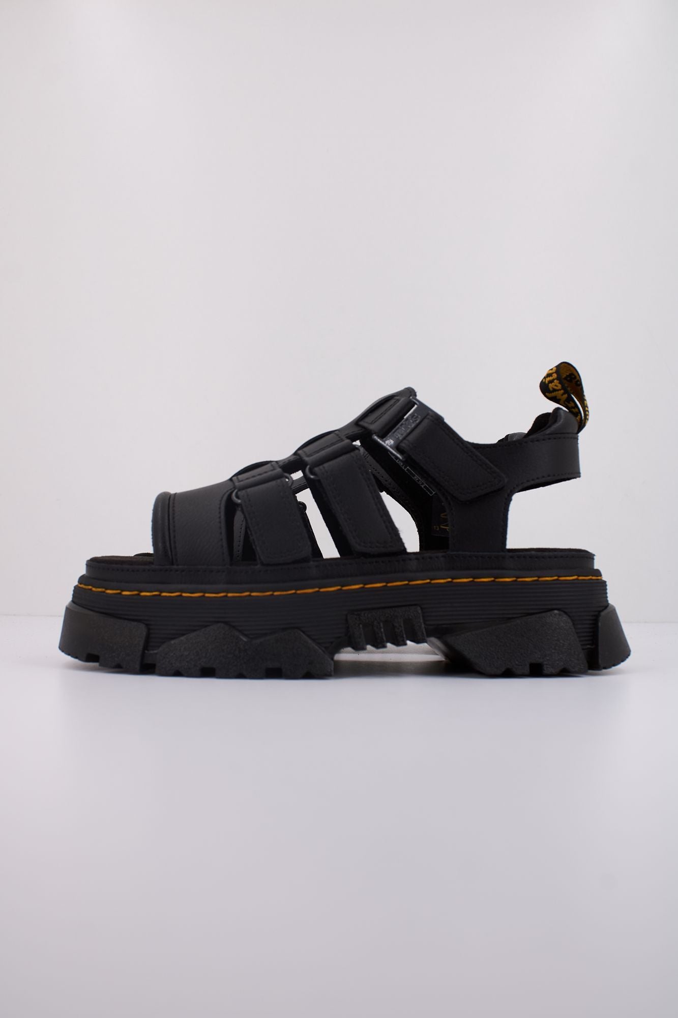 DR. MARTENS MATTISON 35 en color NEGRO (1)