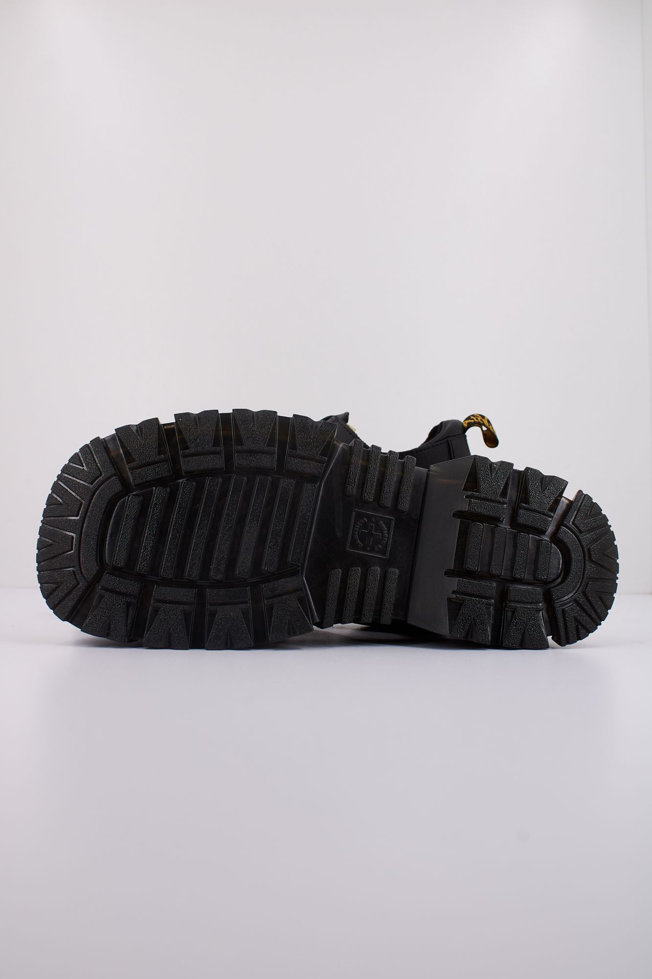 DR. MARTENS MATTISON 35 en color NEGRO (5)