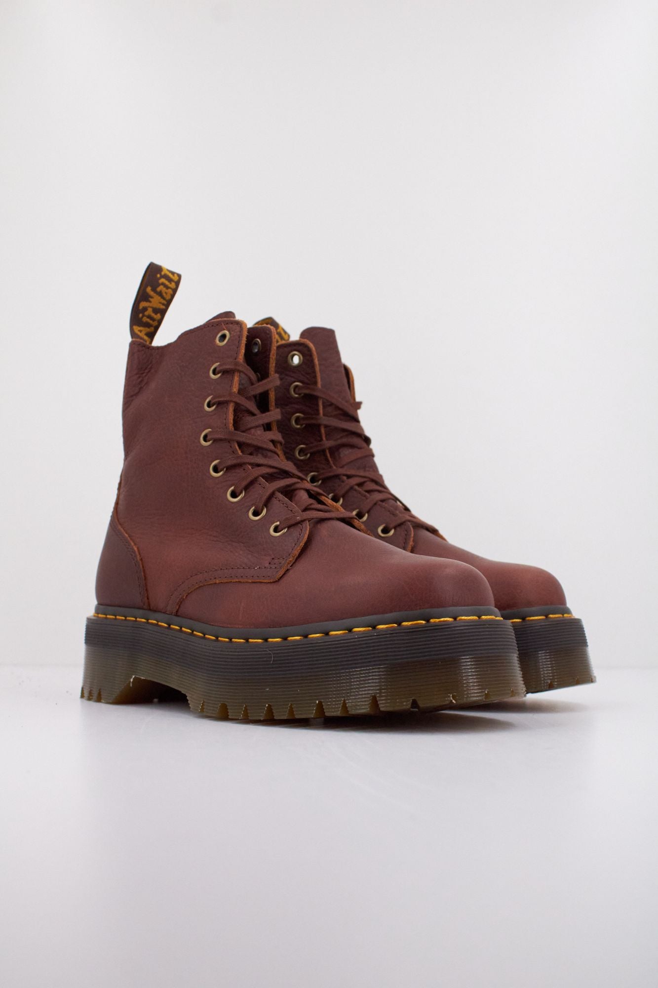 DR. MARTENS JADON en color MARRON (2)