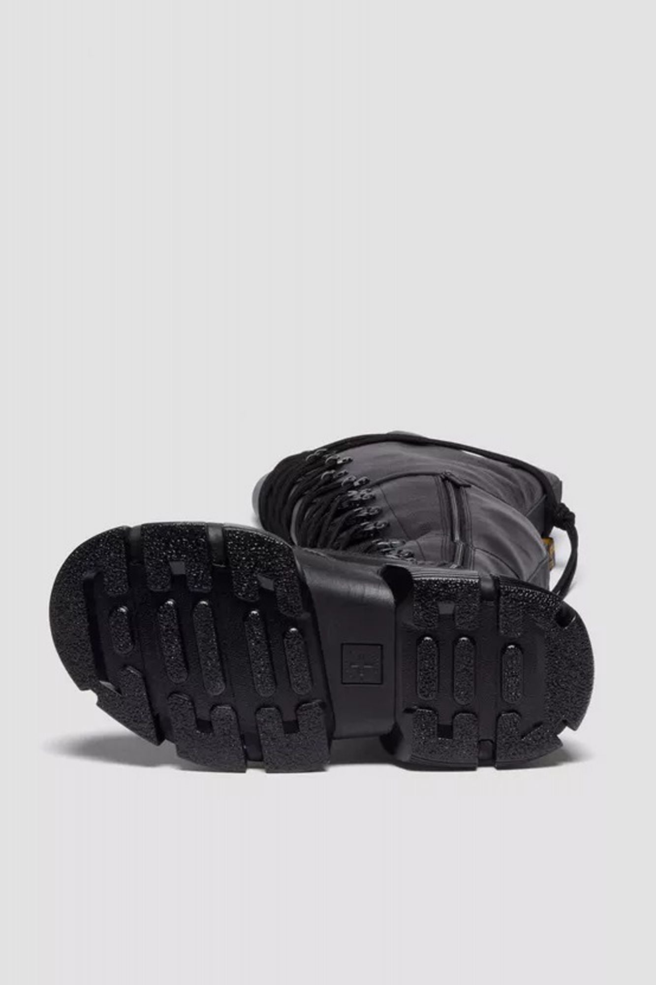 DR. MARTENS DMXL XTRM HI en color NEGRO (4)