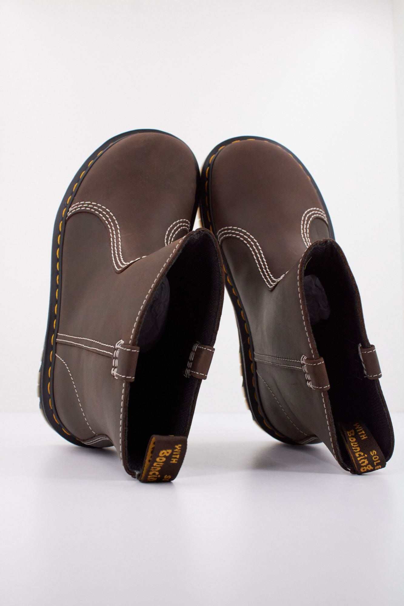 DR. MARTENS ZEBZAG RIGGER en color MARRON (3)