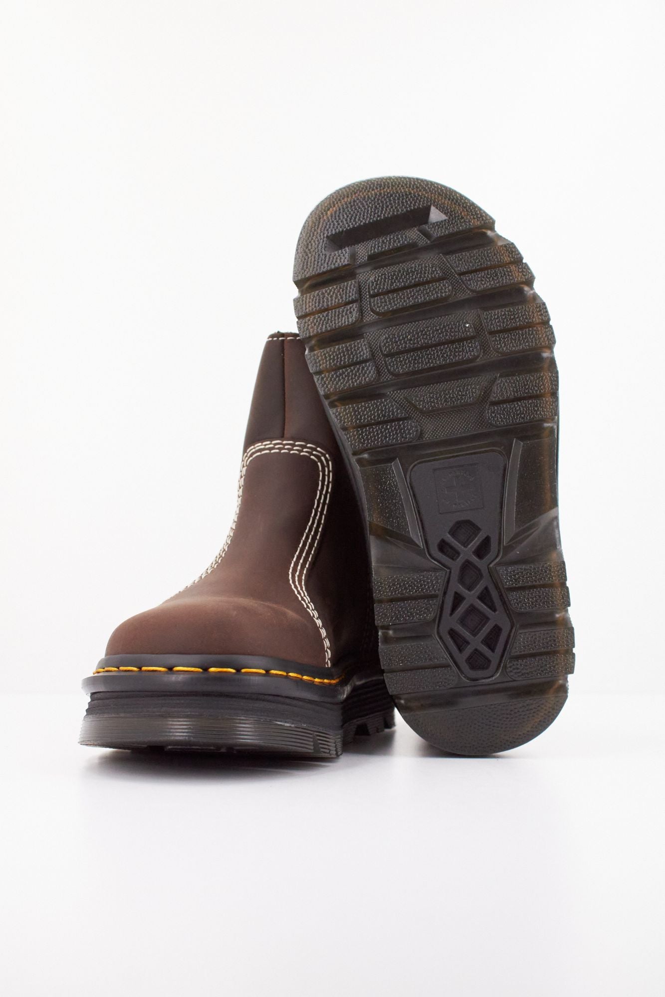 DR. MARTENS ZEBZAG RIGGER en color MARRON (5)