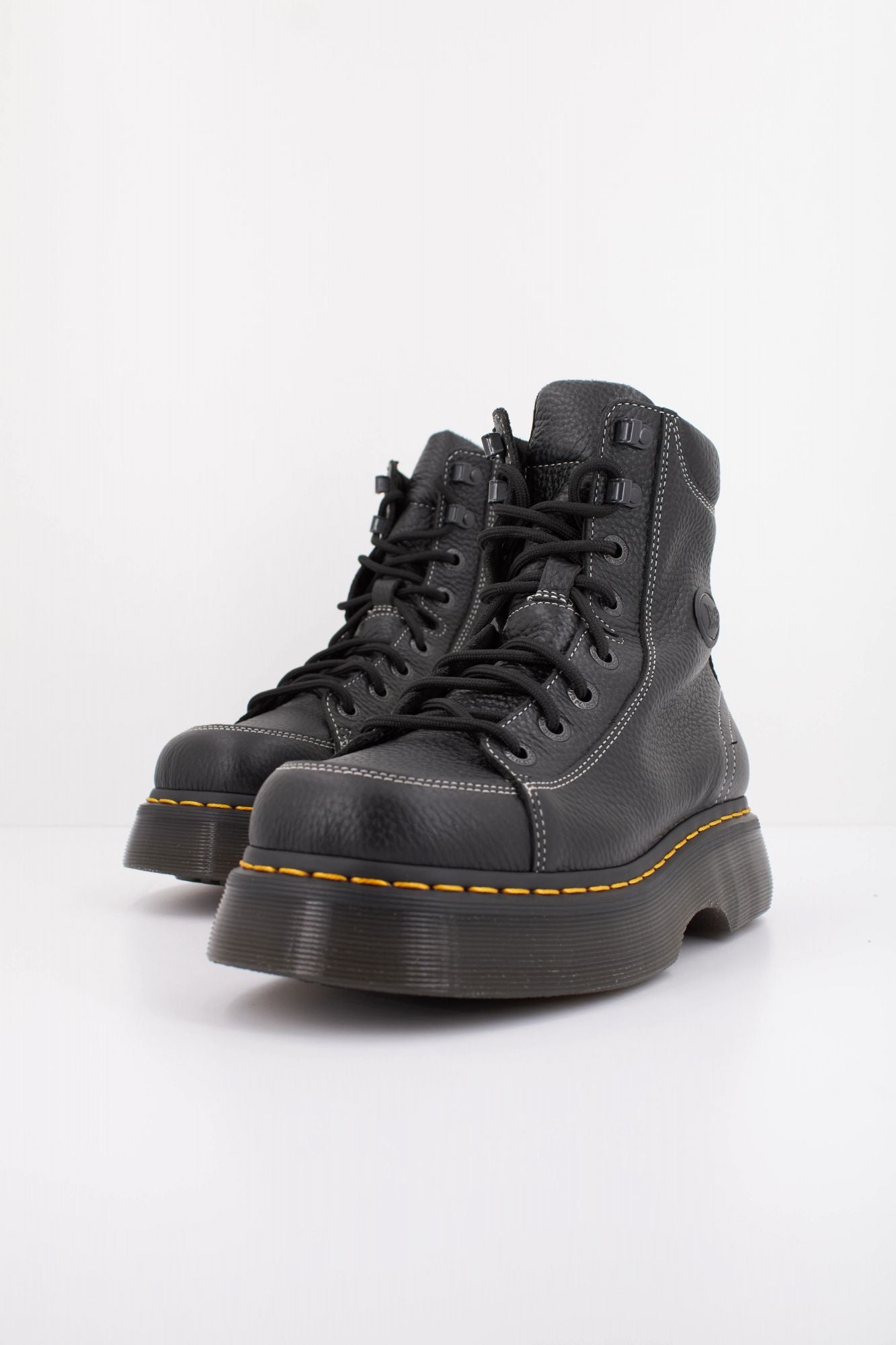 DR. MARTENS BUZZ 8I en color NEGRO (2)
