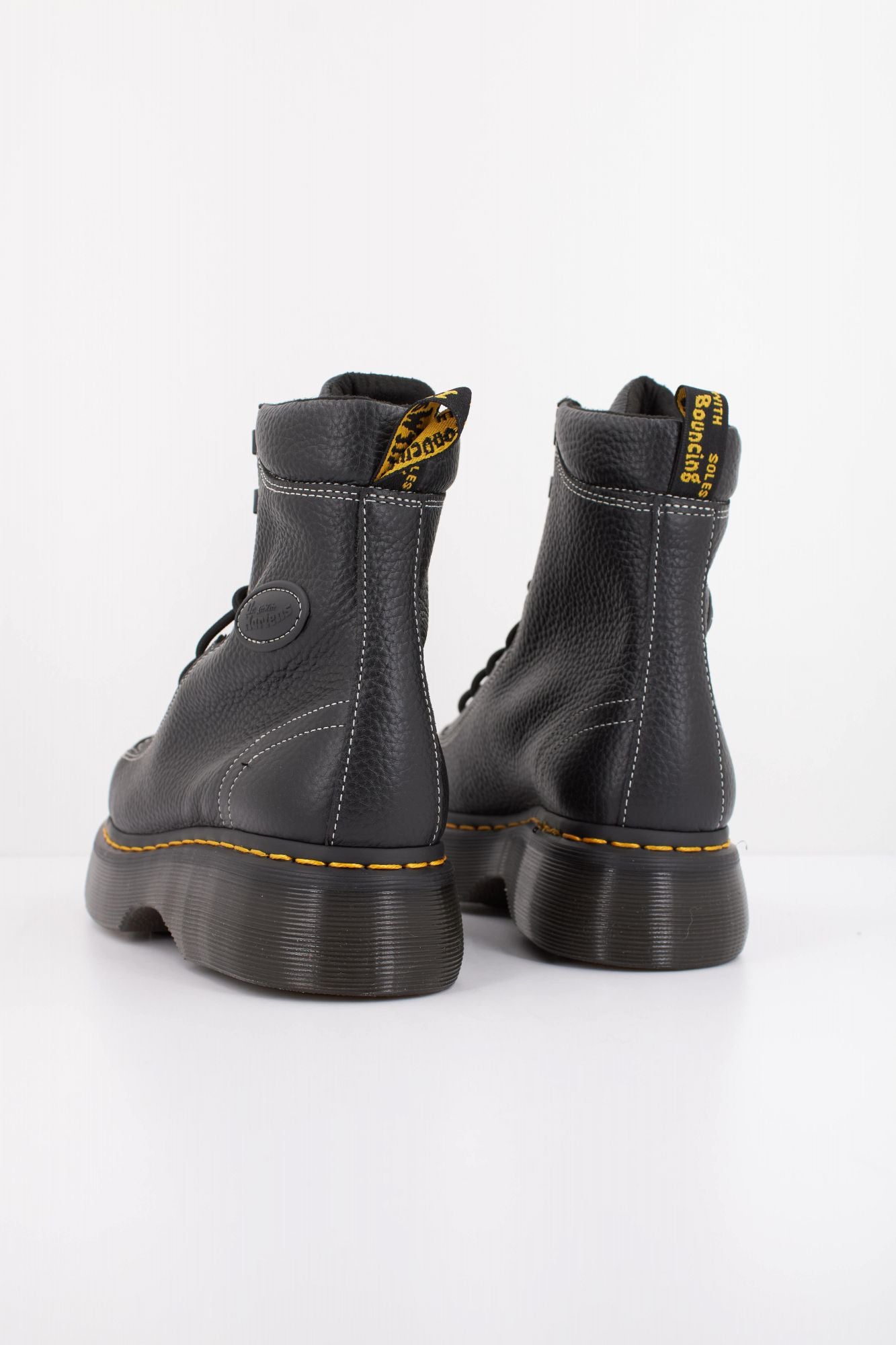 DR. MARTENS BUZZ 8I en color NEGRO (4)