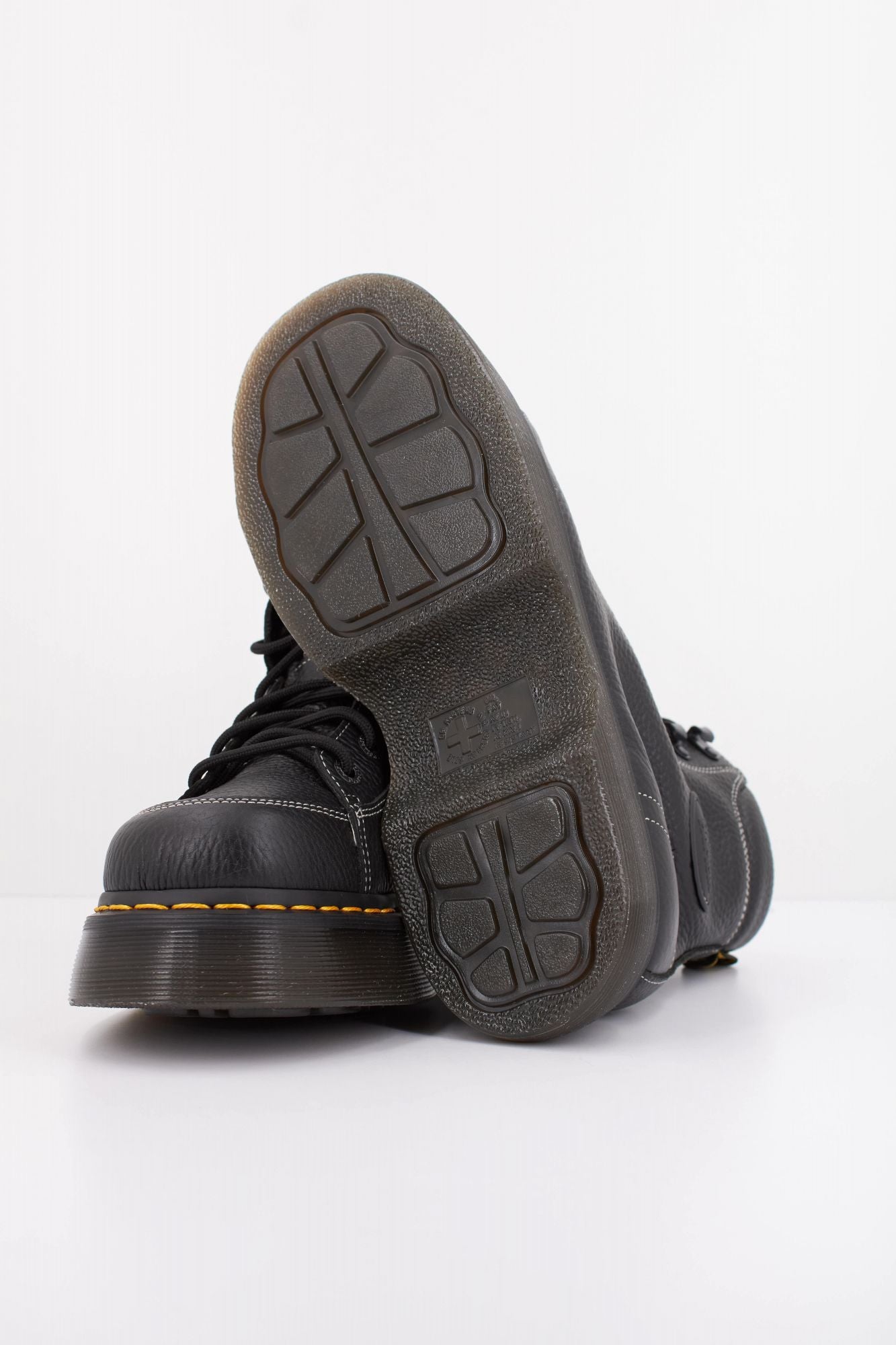 DR. MARTENS BUZZ 8I en color NEGRO (5)