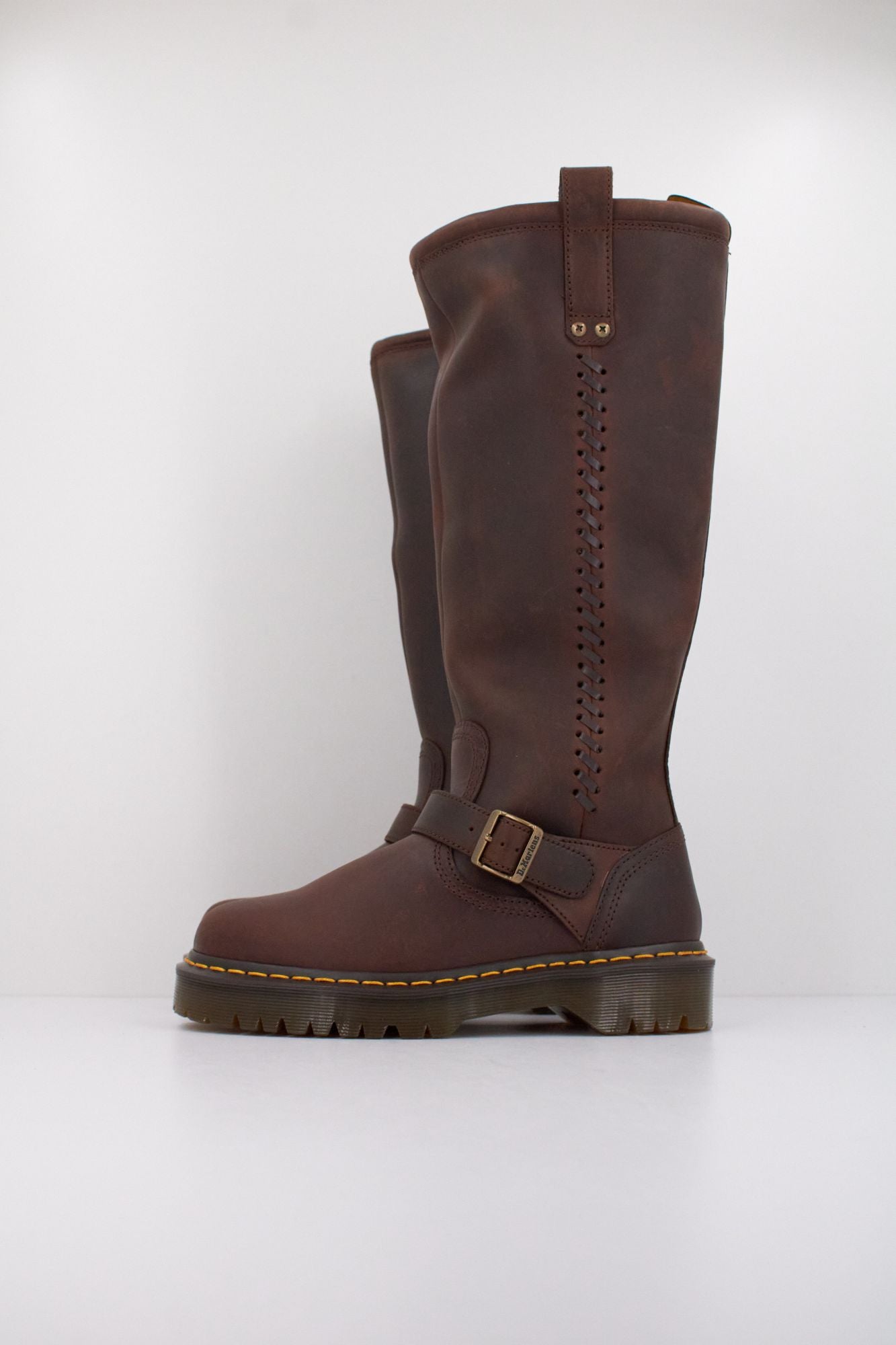 DR. MARTENS ANISTONE BKR en color MARRON (1)
