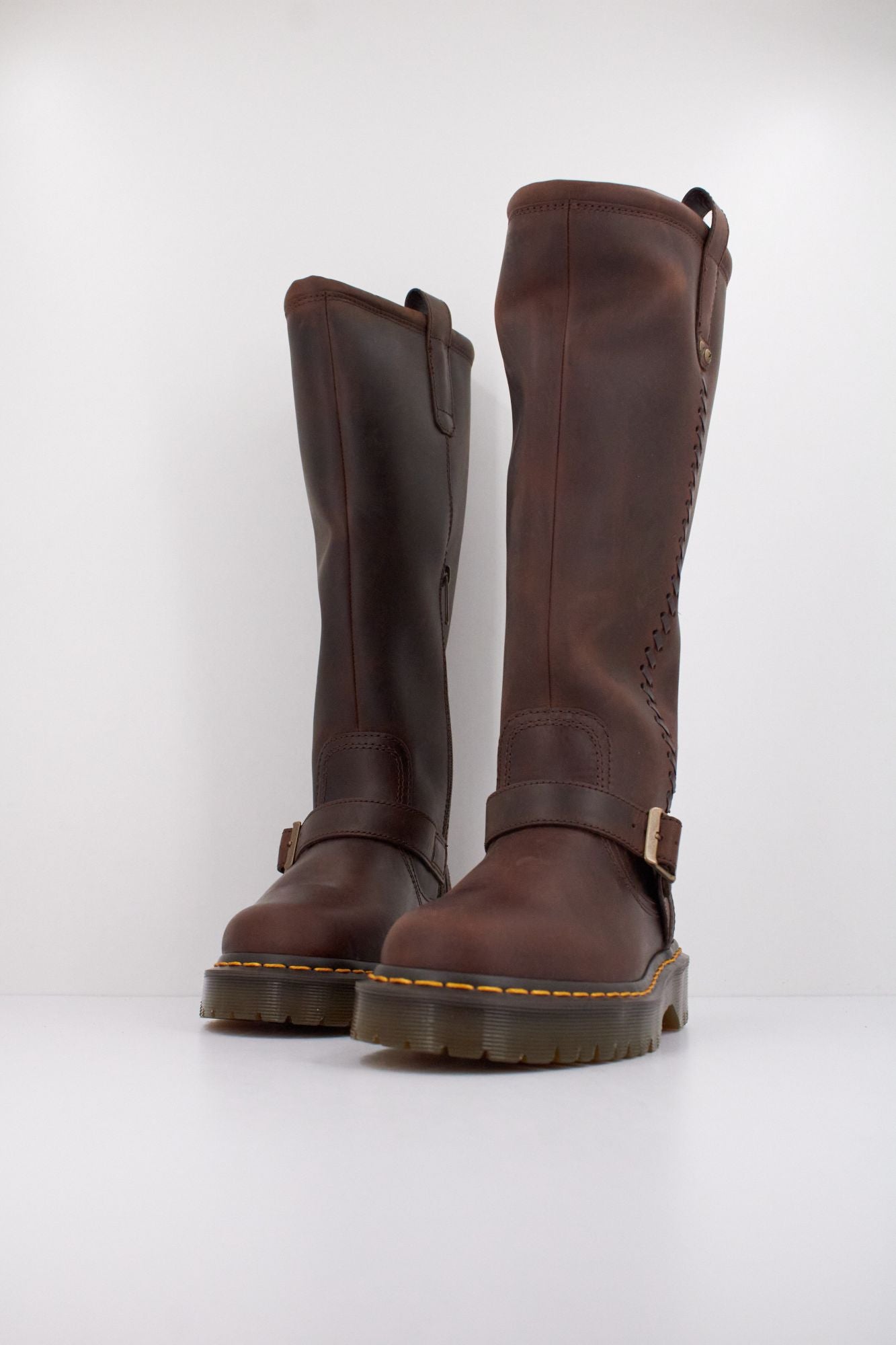 DR. MARTENS ANISTONE BKR en color MARRON (2)