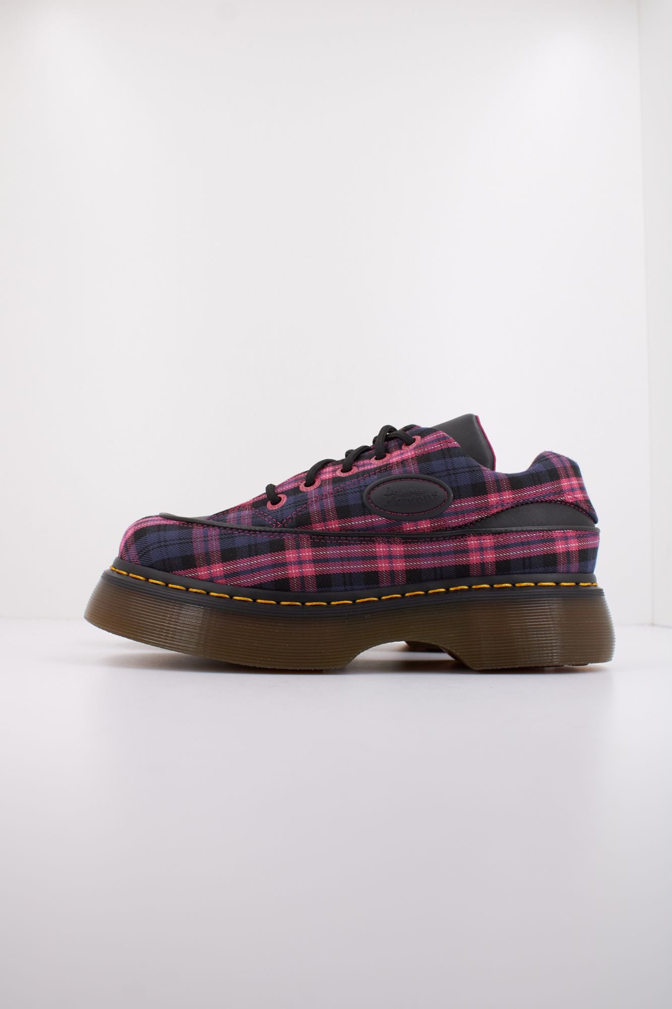 DR. MARTENS BUZZ 5I en color ROSA (1)