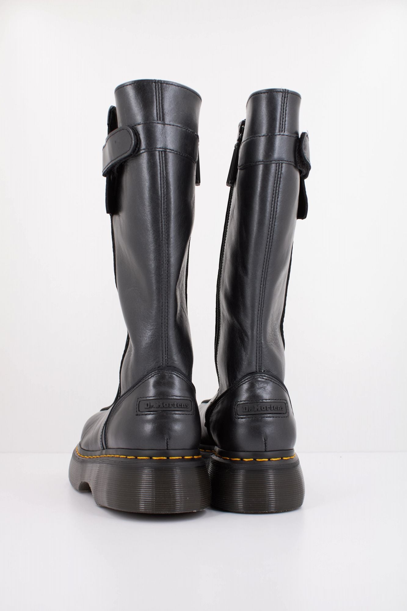 DR. MARTENS BUZZ HI en color NEGRO (4)