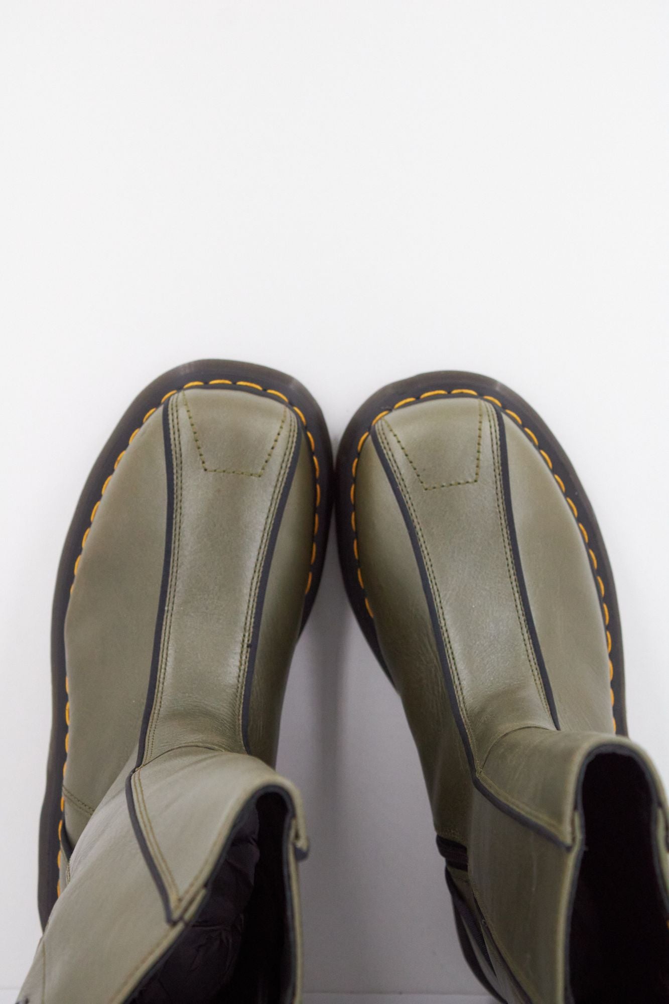 DR. MARTENS BUZZ HI en color VERDE (3)