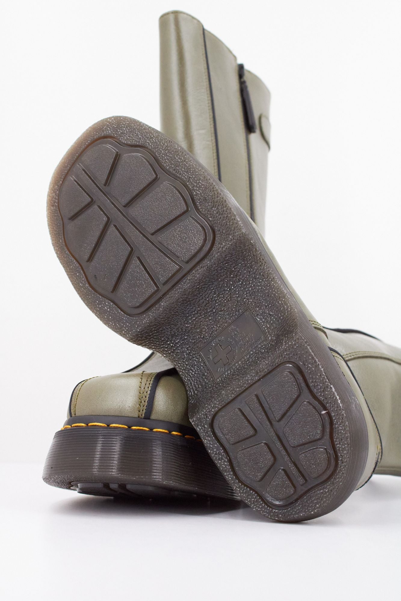 DR. MARTENS BUZZ HI en color VERDE (5)