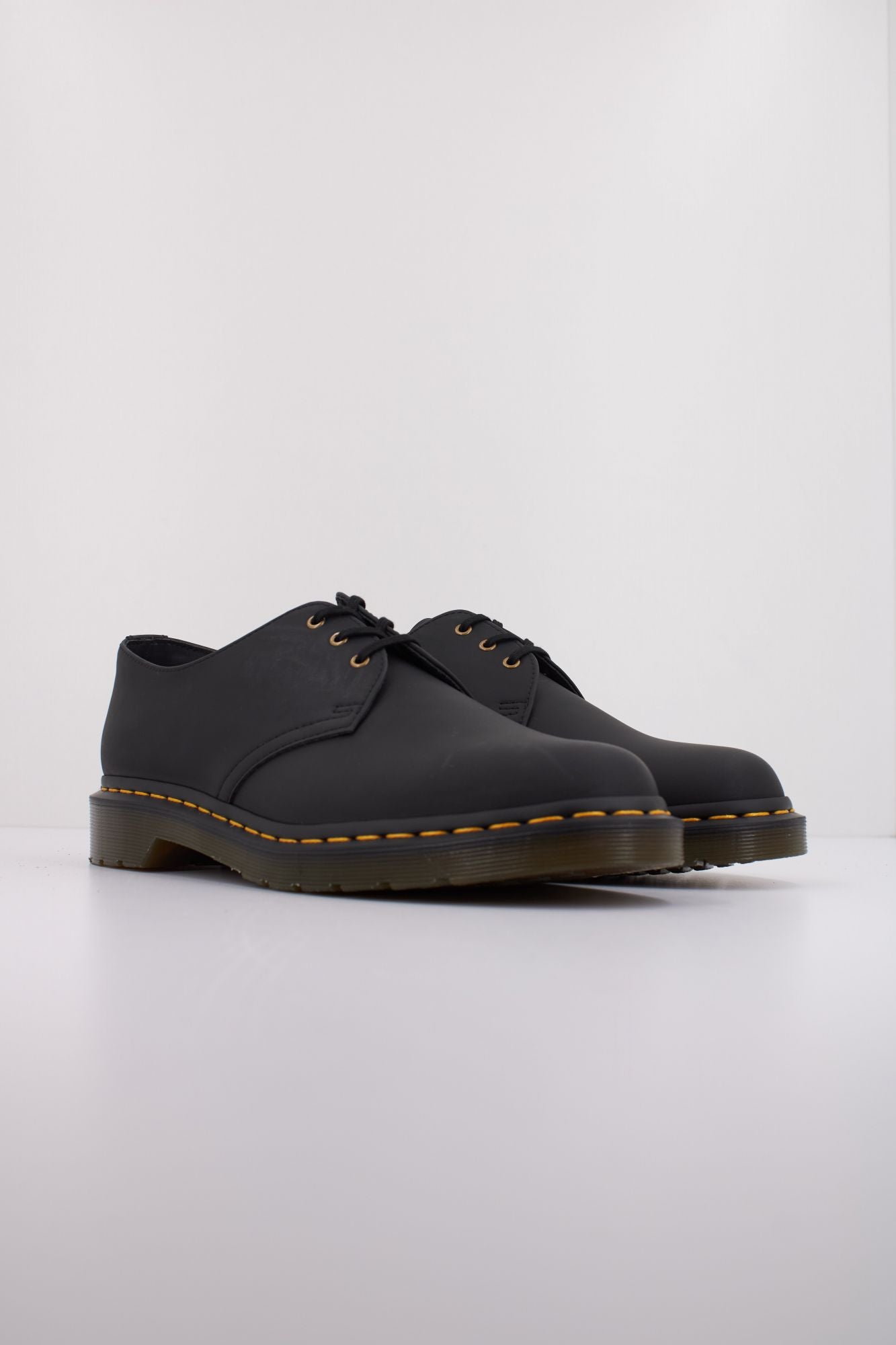 DR. MARTENS VEGAN 1461 en color NEGRO (2)
