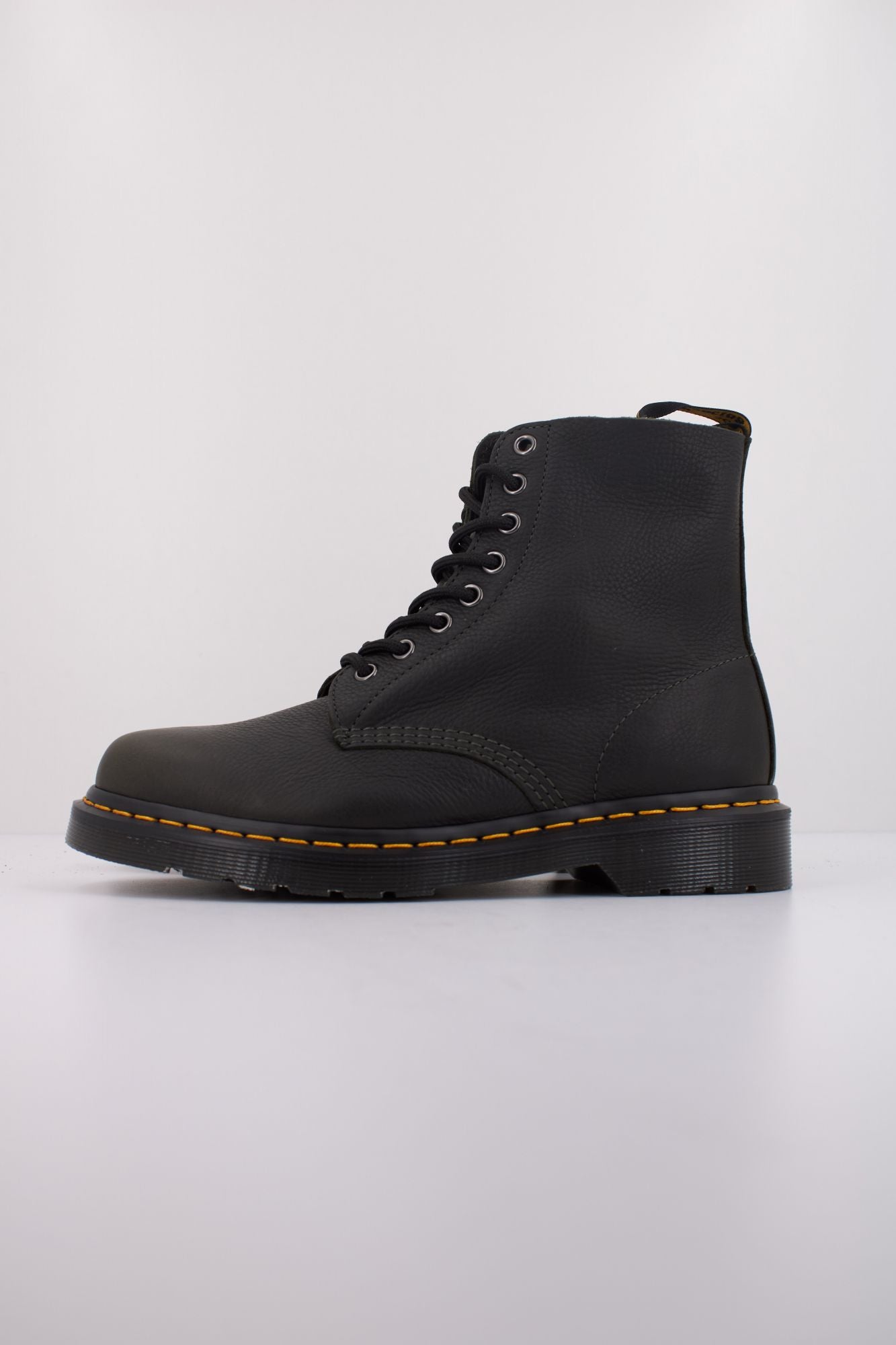DR. MARTENS 1460 PASCAL en color VERDE (1)