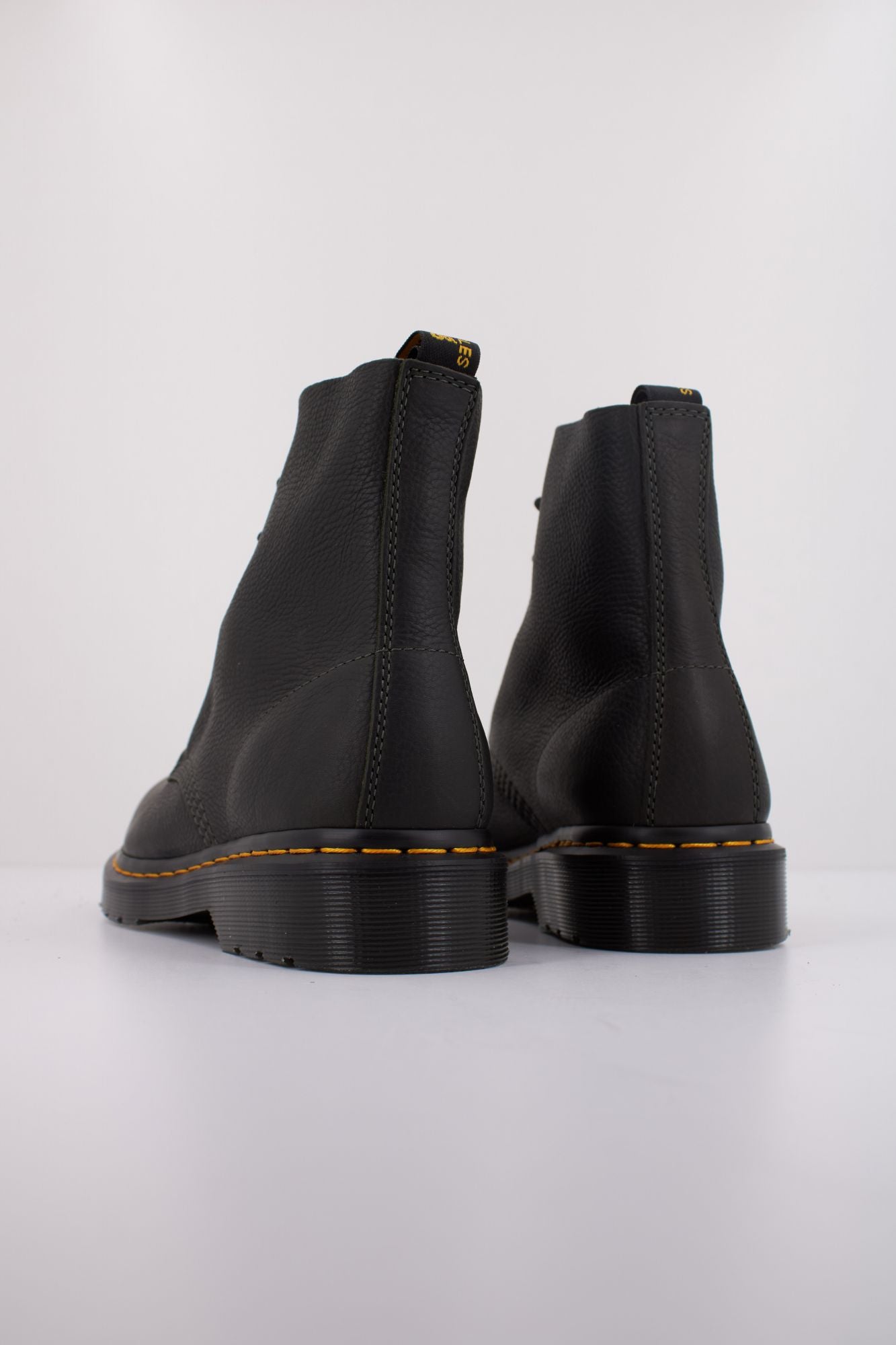 DR. MARTENS 1460 PASCAL en color VERDE (4)