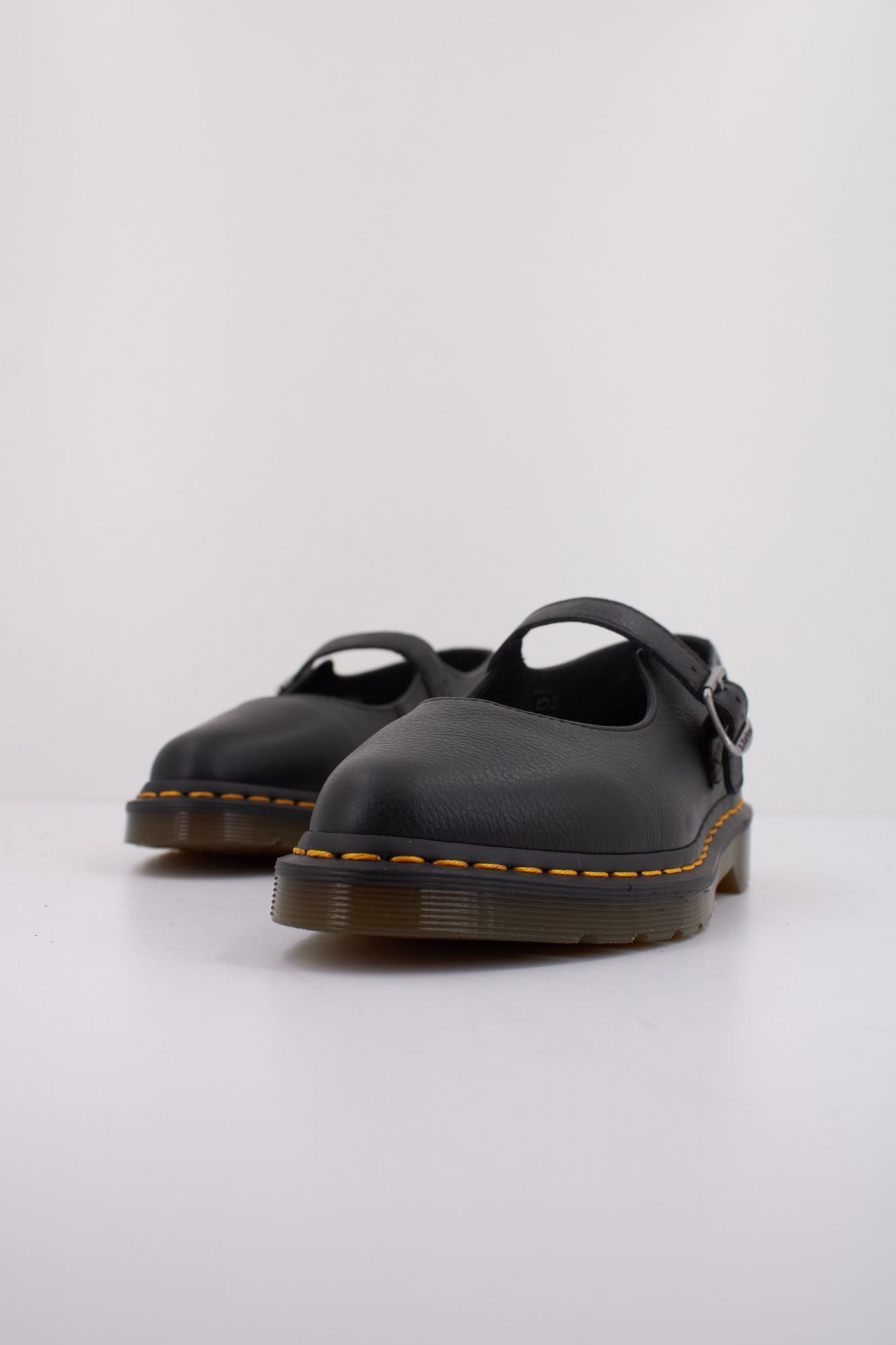 DR. MARTENS ELPHIE MJ en color NEGRO (2)