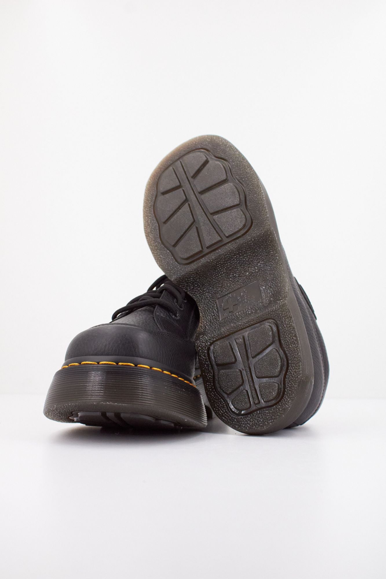 DR. MARTENS BUZZ 5I en color NEGRO (5)