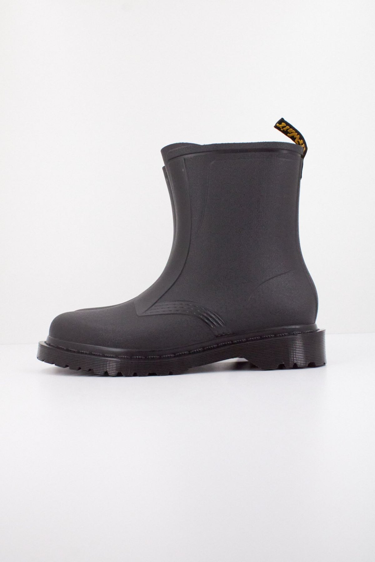 DR. MARTENS 1460 RAIN en color NEGRO (1)